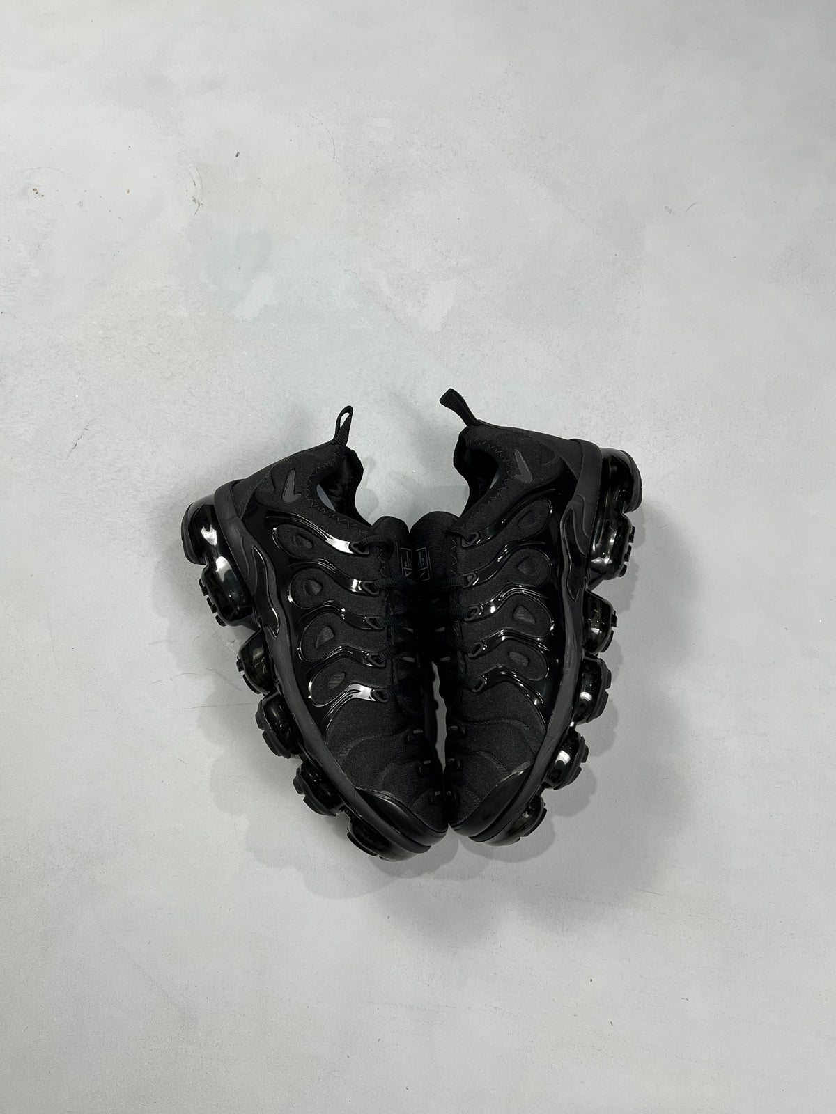 TÊNIS VAPOR MAX PLUS REFLETIVO PRETO
