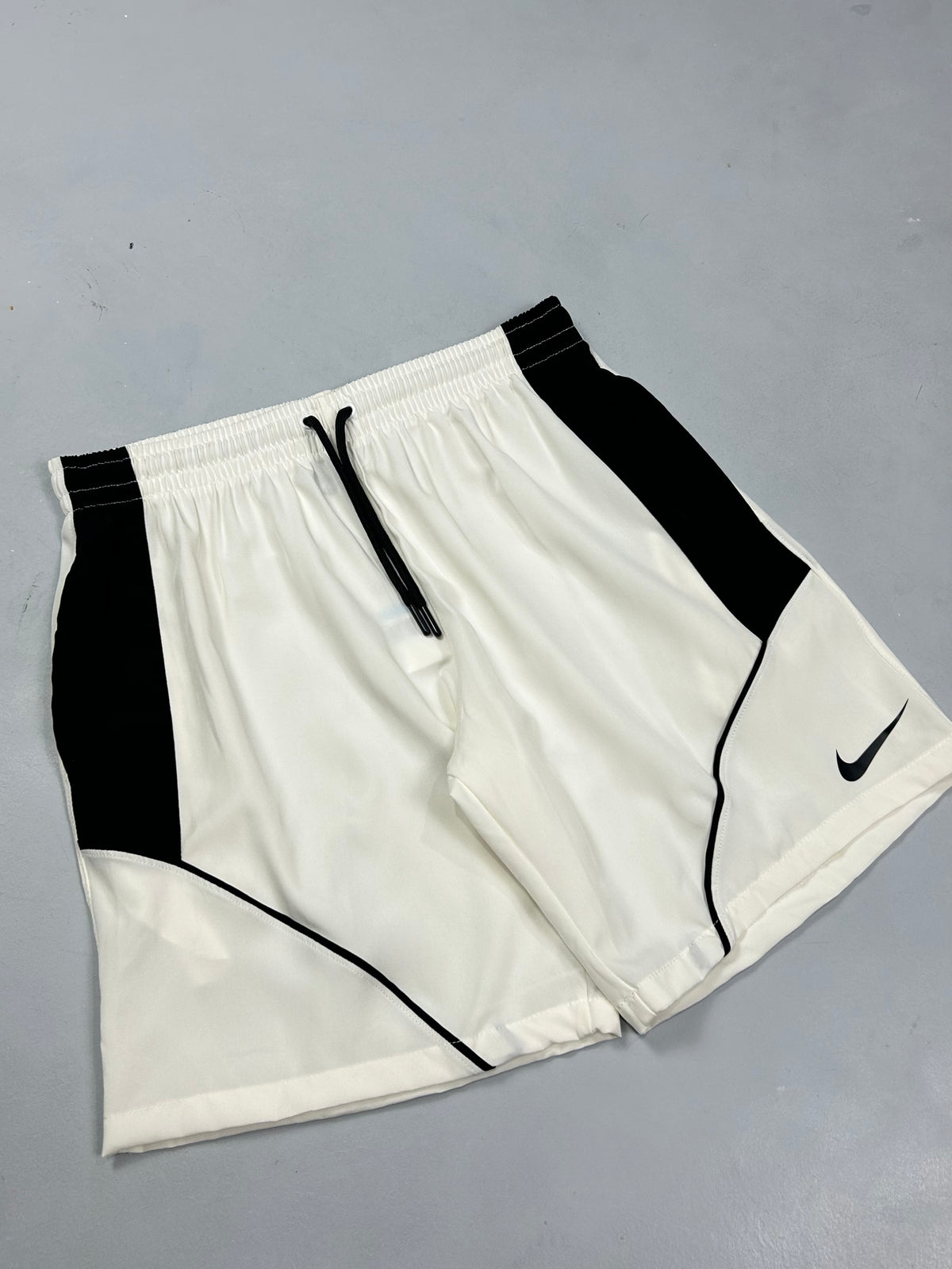 BERMUDA NK TACTEL DRYFIT OFF LISTRA PRETA