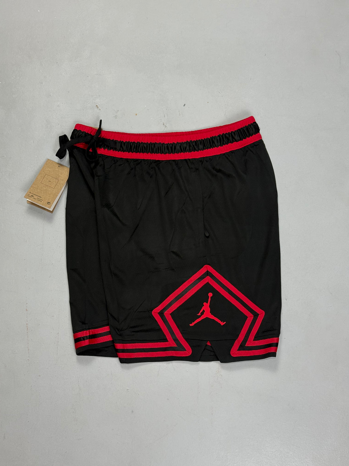 BERMUDA JRDN IMPORTADA - BLACK RED