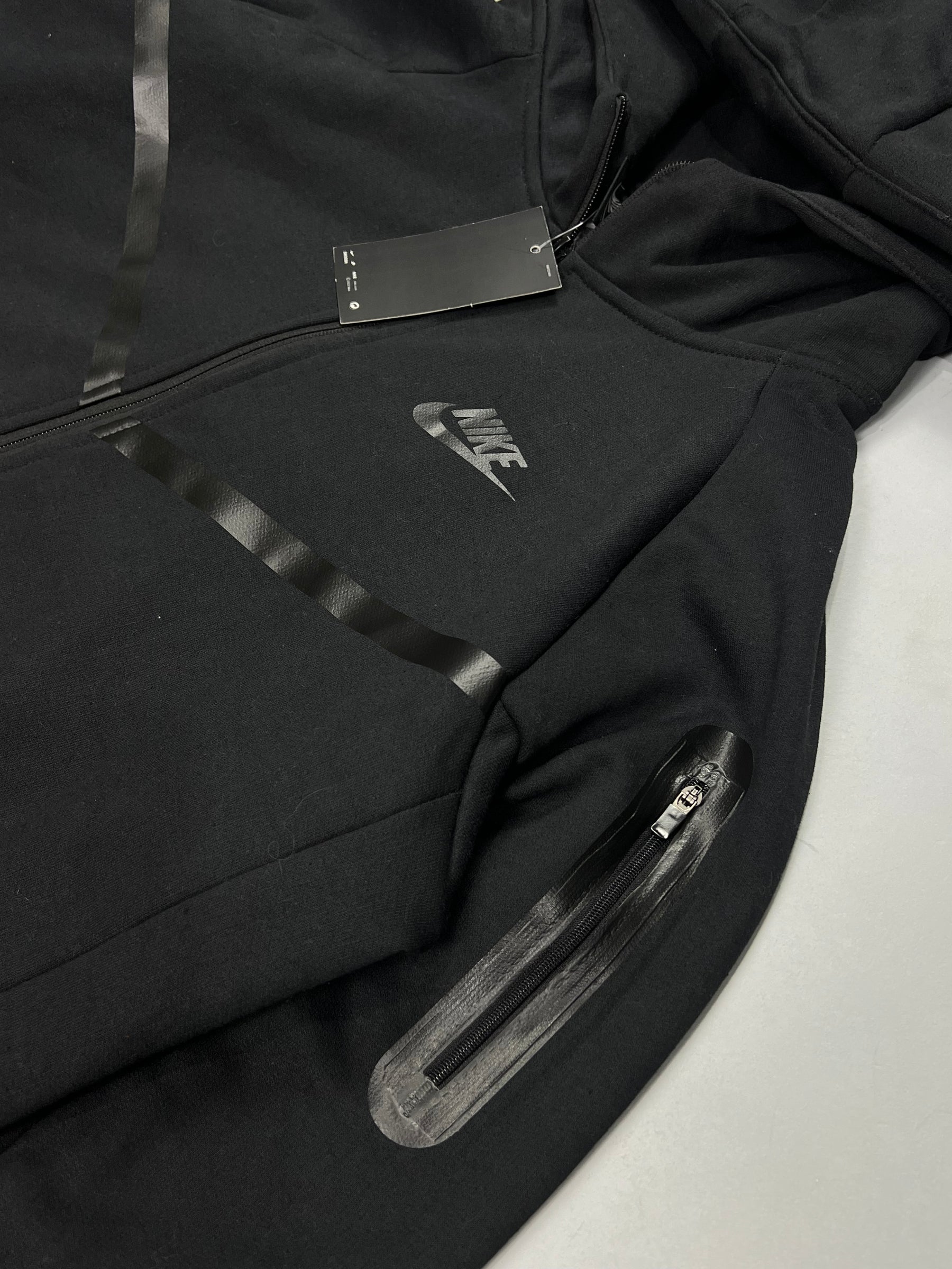 CONJUNTO TECH FLEECE - BLACK