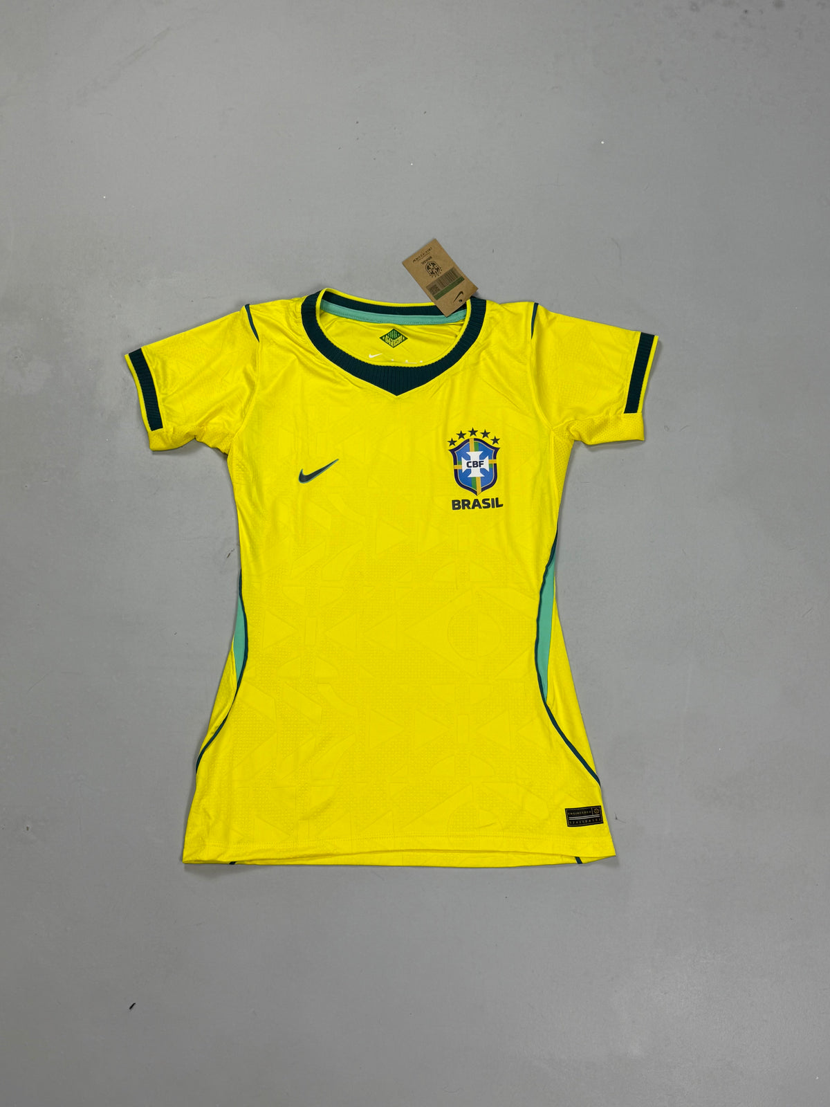 CAMISETA FEMININA SELEÇÃO BRASILEIRA 2026 - JOGADOR BABYLOOK