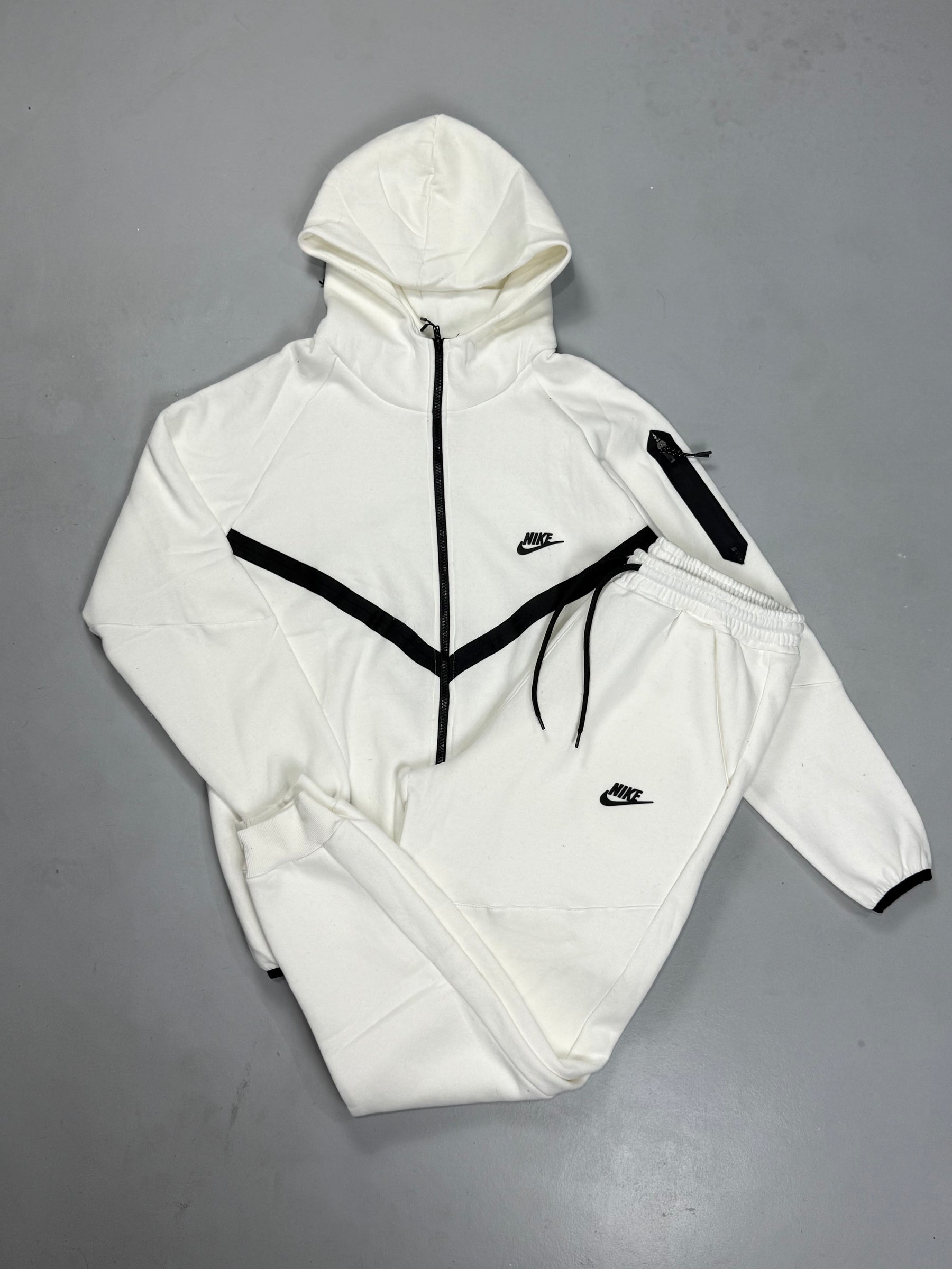 CONJUNTO TECH FLEECE - OFFWHITE