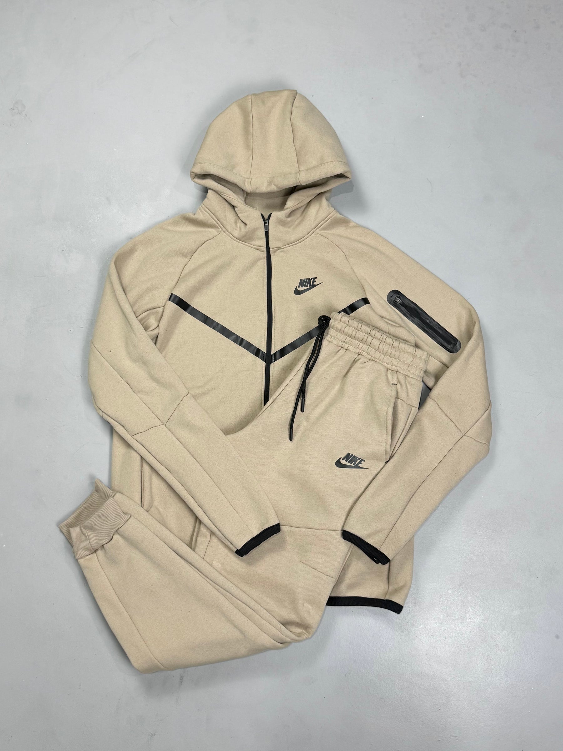CONJUNTO TECH FLEECE - BEGE