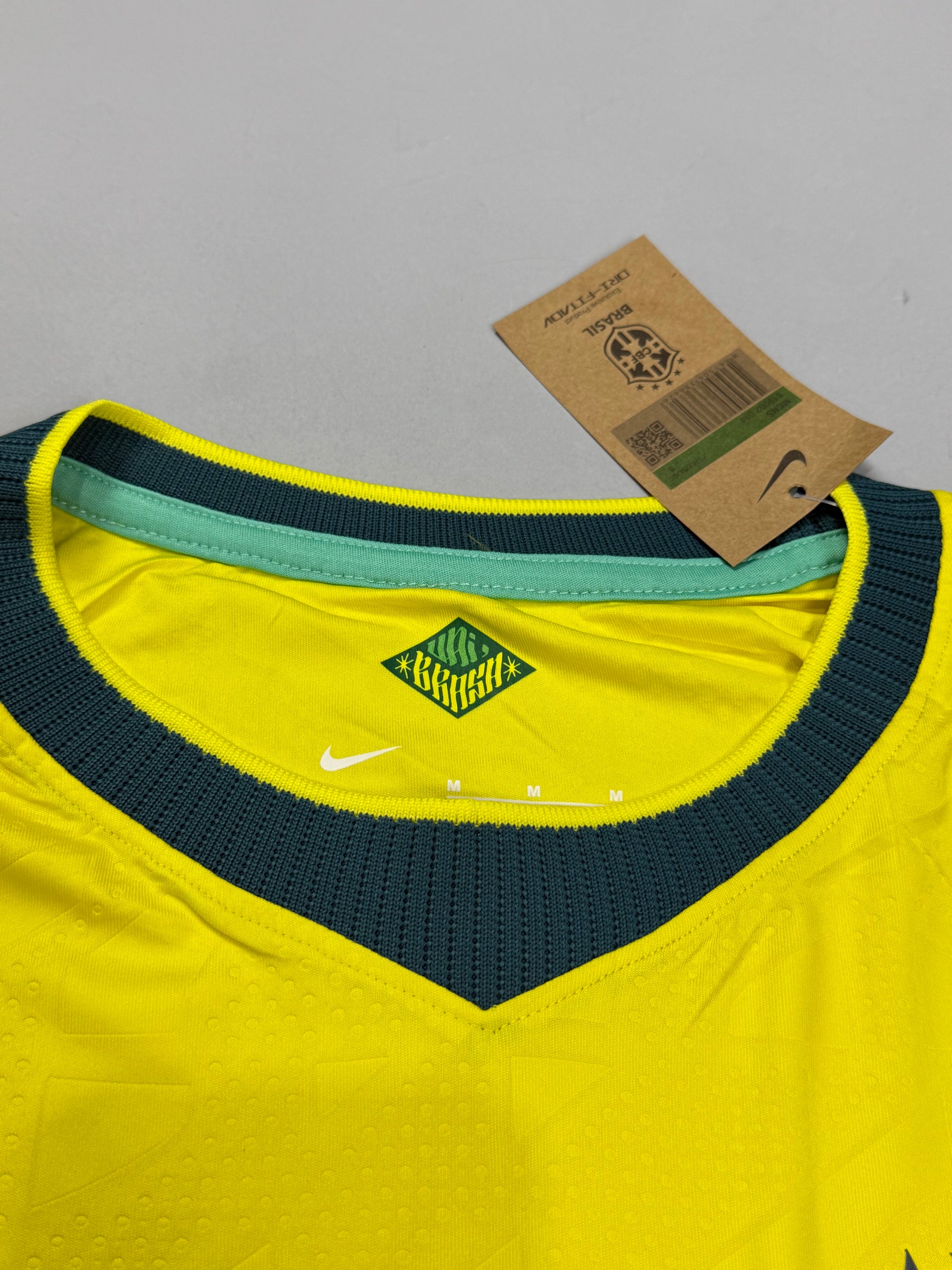 CAMISETA FEMININA SELEÇÃO BRASILEIRA 2026 - JOGADOR BABYLOOK