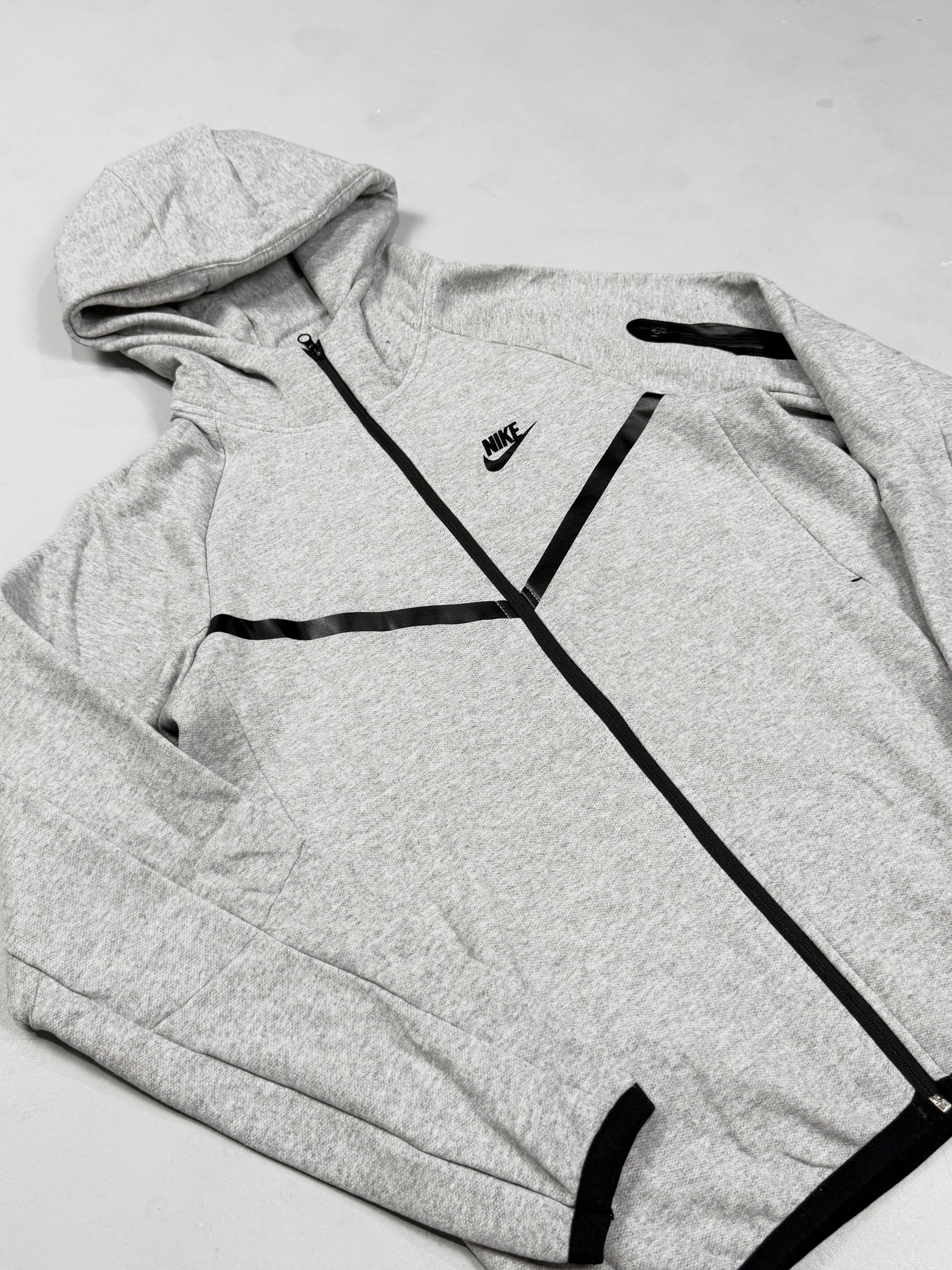 CONJUNTO NK TECH FLEECE - CINZA