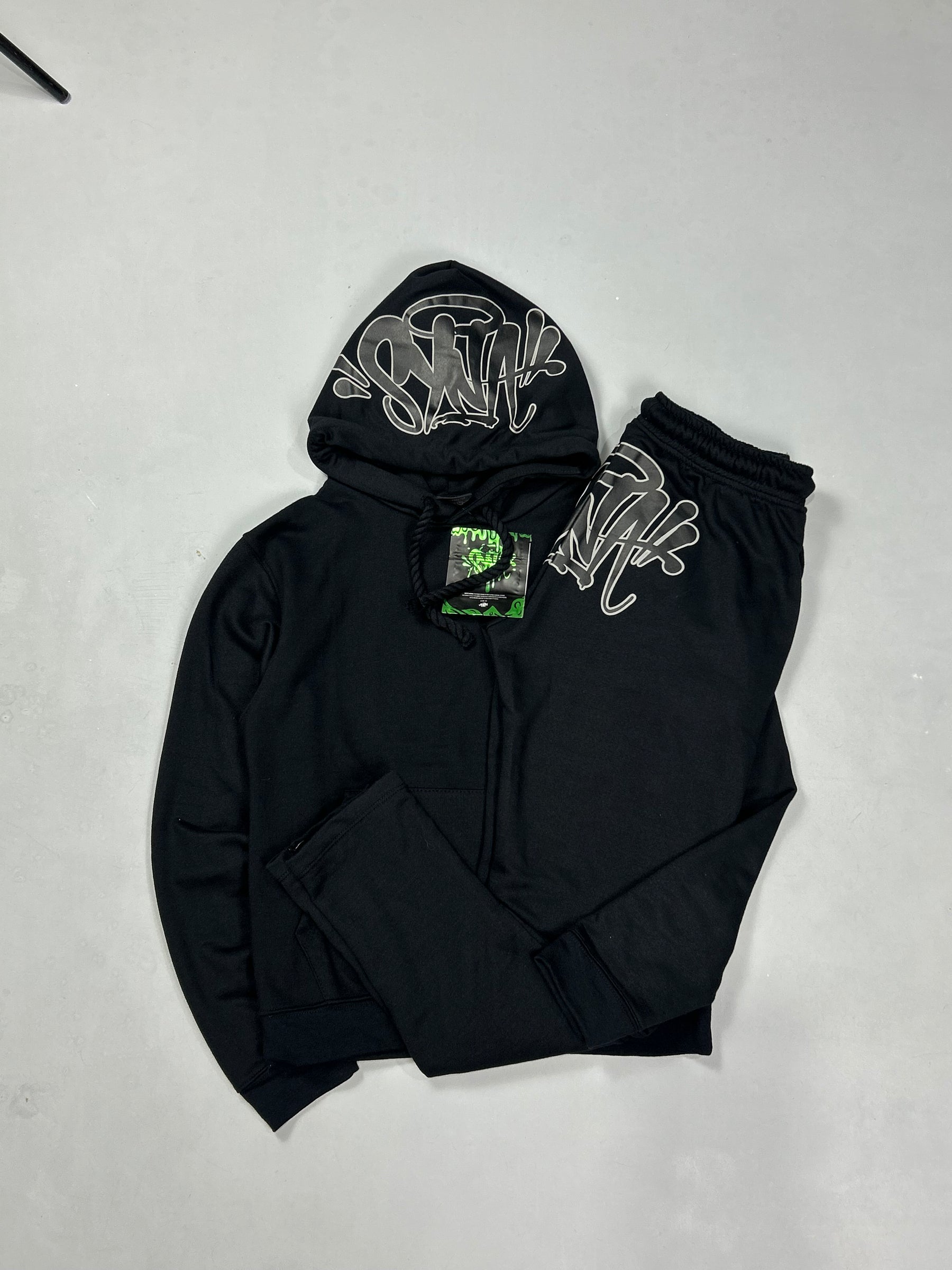 CONJUNTO SYNA WORLD LOGO - BLACK