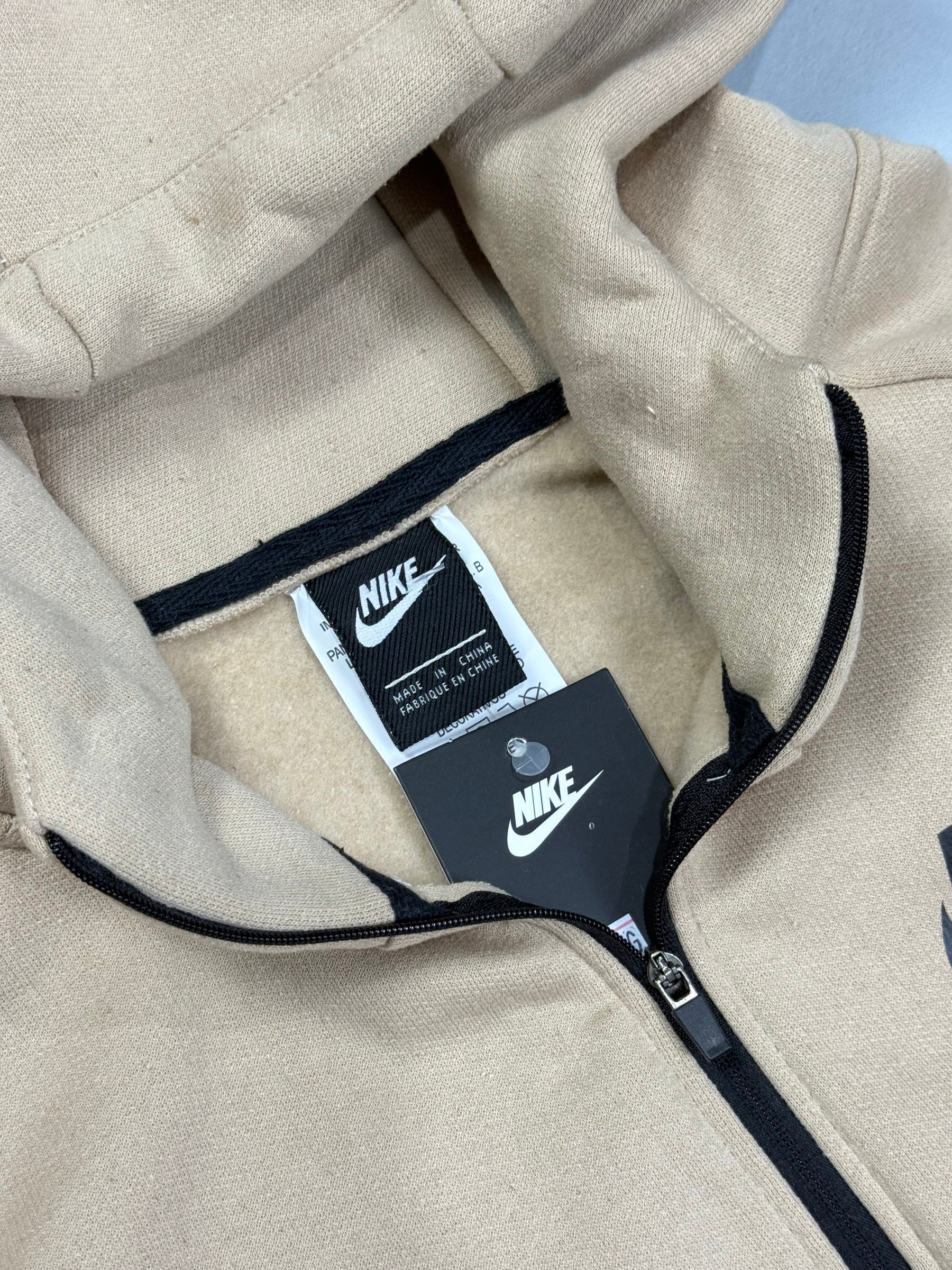 CONJUNTO TECH FLEECE - BEGE