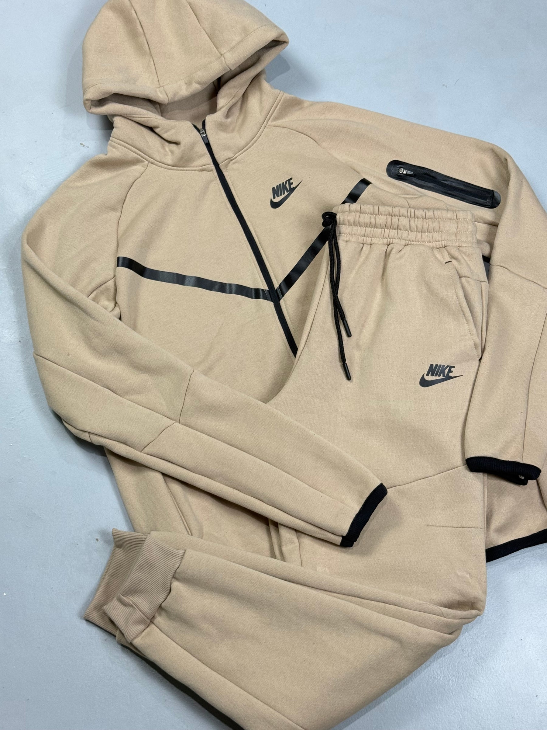 CONJUNTO TECH FLEECE - BEGE