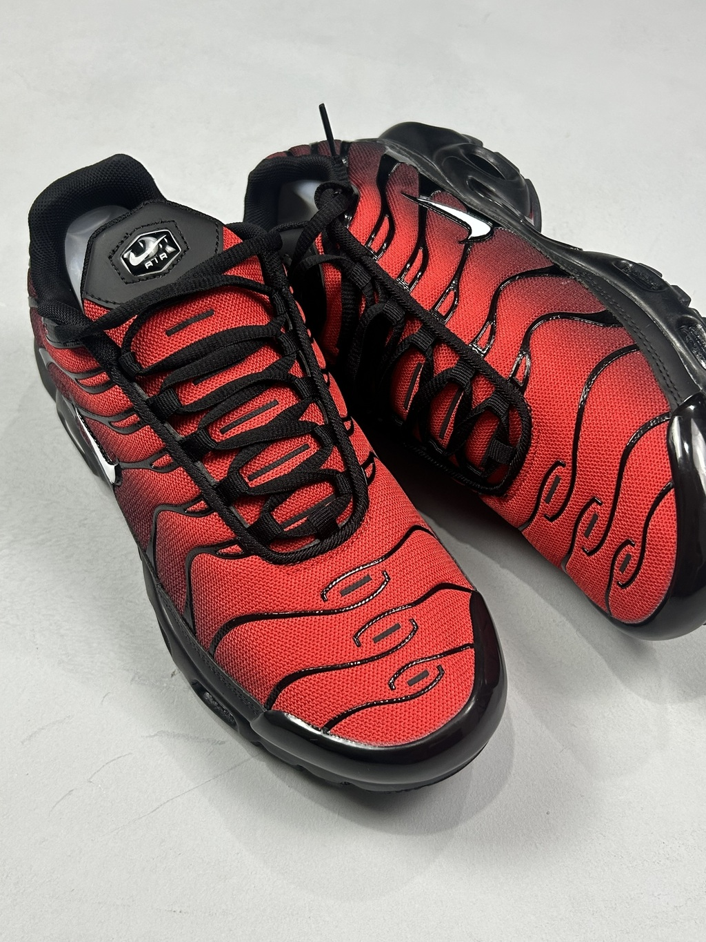AIR MAX PLUS TN “DEADPOOL”