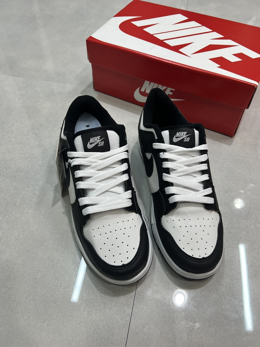 NIKE DUNK LOW PANDA