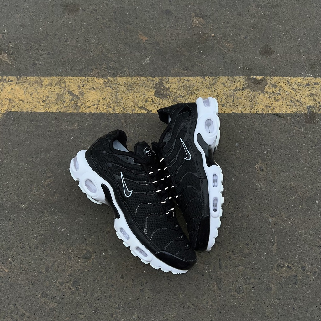 AIR MAX PLUS TN “BLACK WHITE”