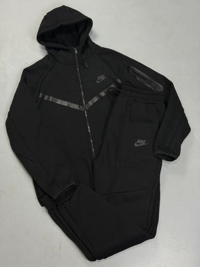 CONJUNTO NK TECH FLEECE - BLACK