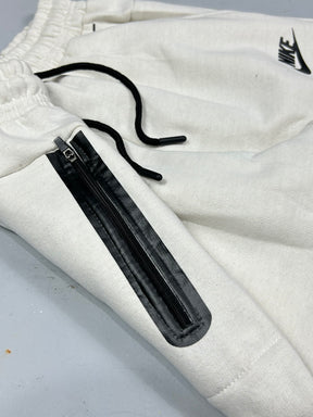 CONJUNTO TECH FLEECE - OFFWHITE