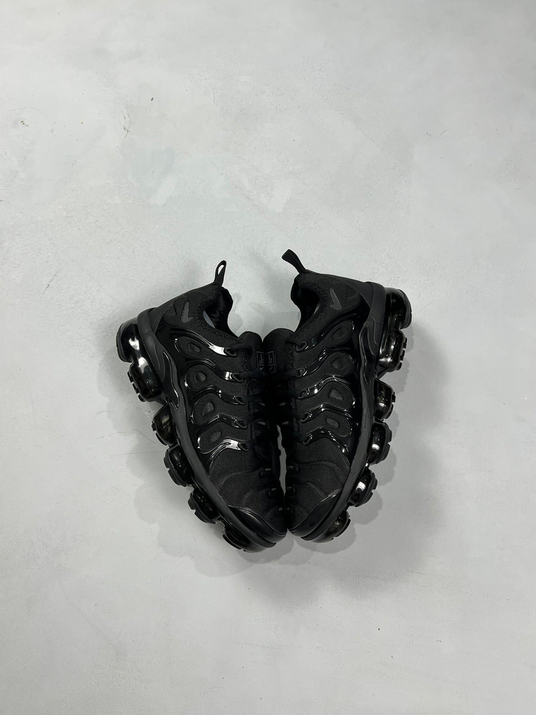 TÊNIS VAPOR MAX PLUS REFLETIVO PRETO