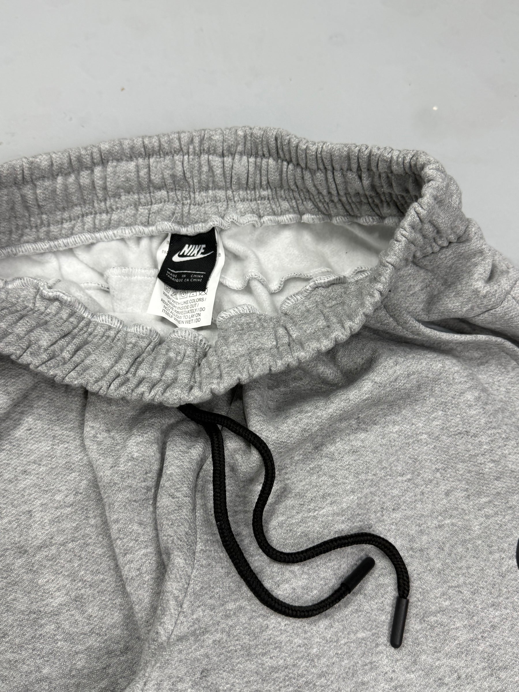 CONJUNTO NK TECH FLEECE - CINZA