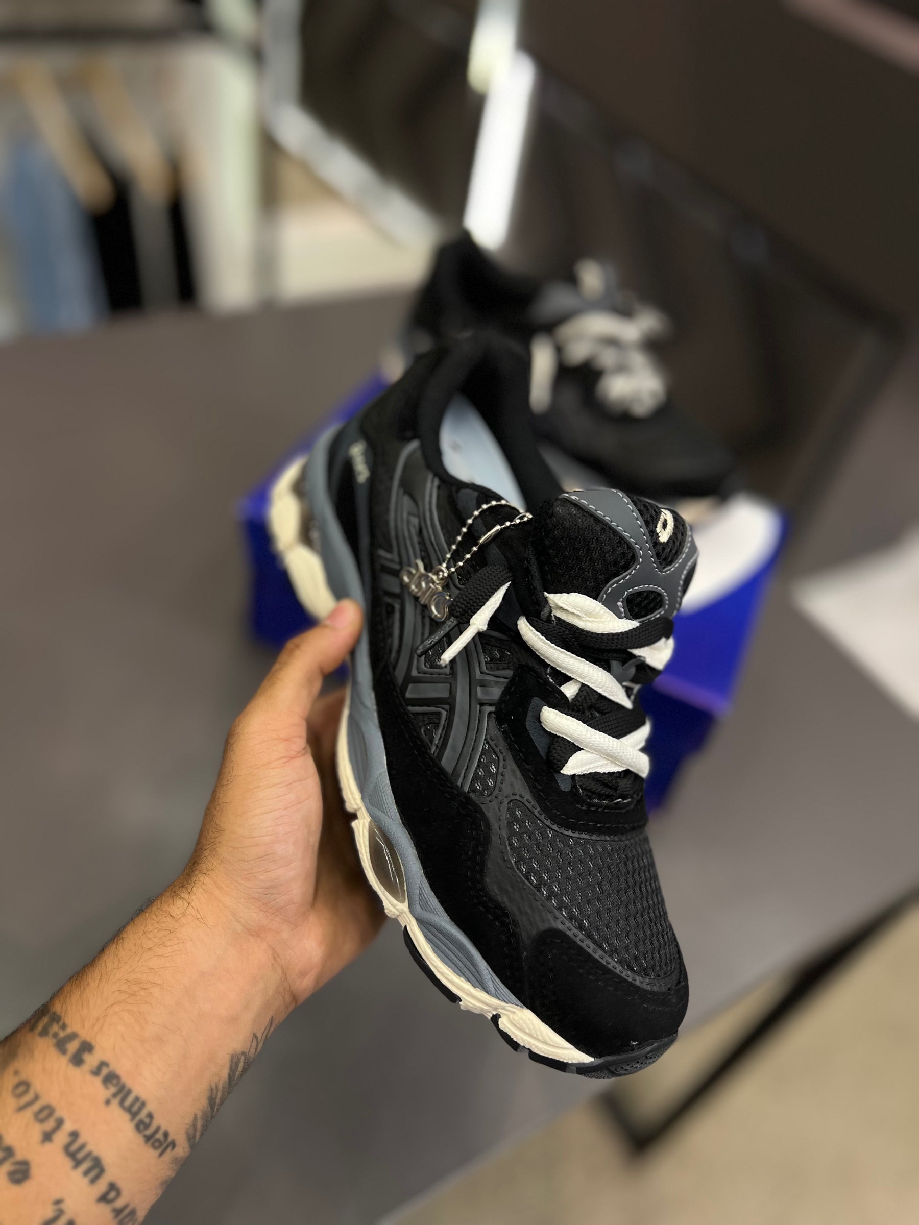 ASICS GEL NYC “PRETO OFF”