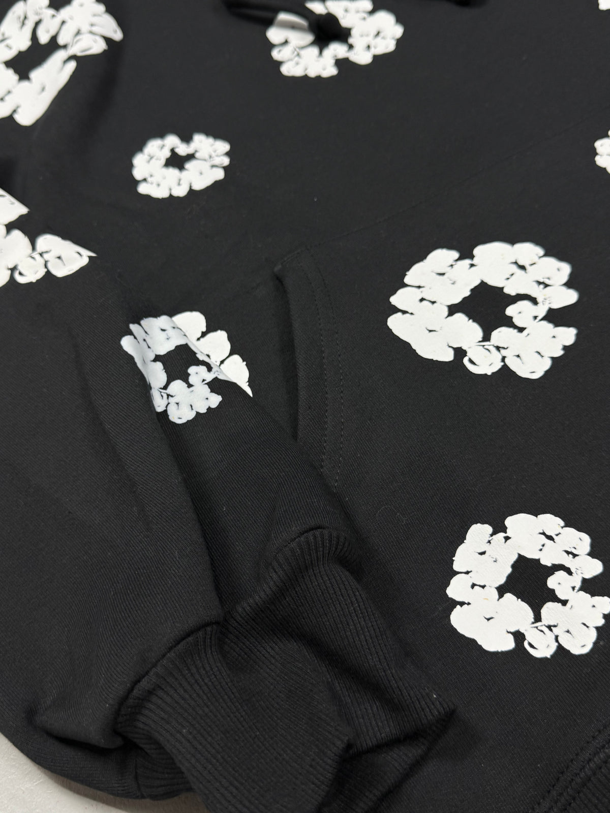 MOLETOM DENIM TEARS - PRETO