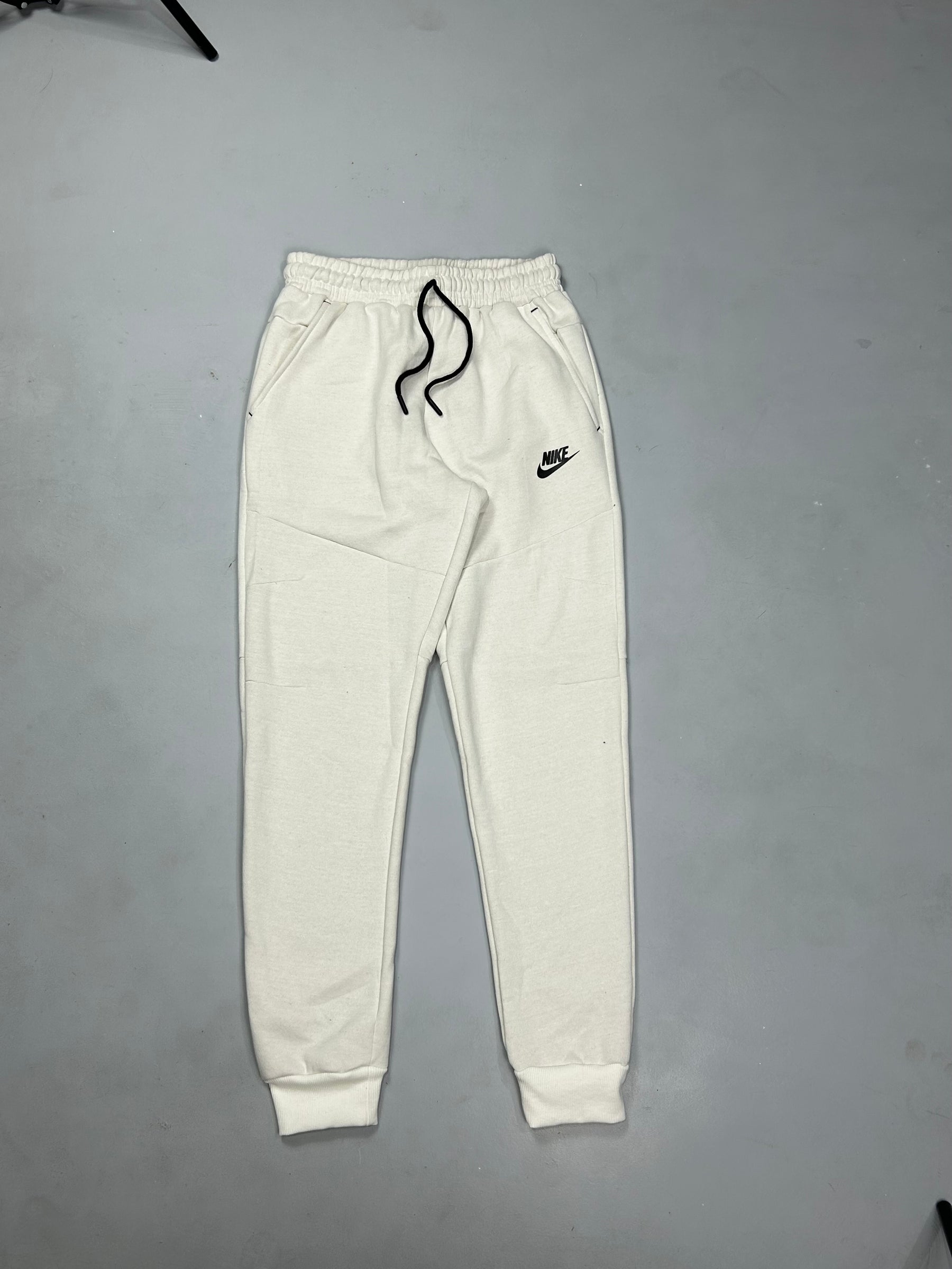 CONJUNTO TECH FLEECE - OFFWHITE