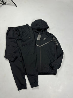 CONJUNTO TECH FLEECE - BLACK