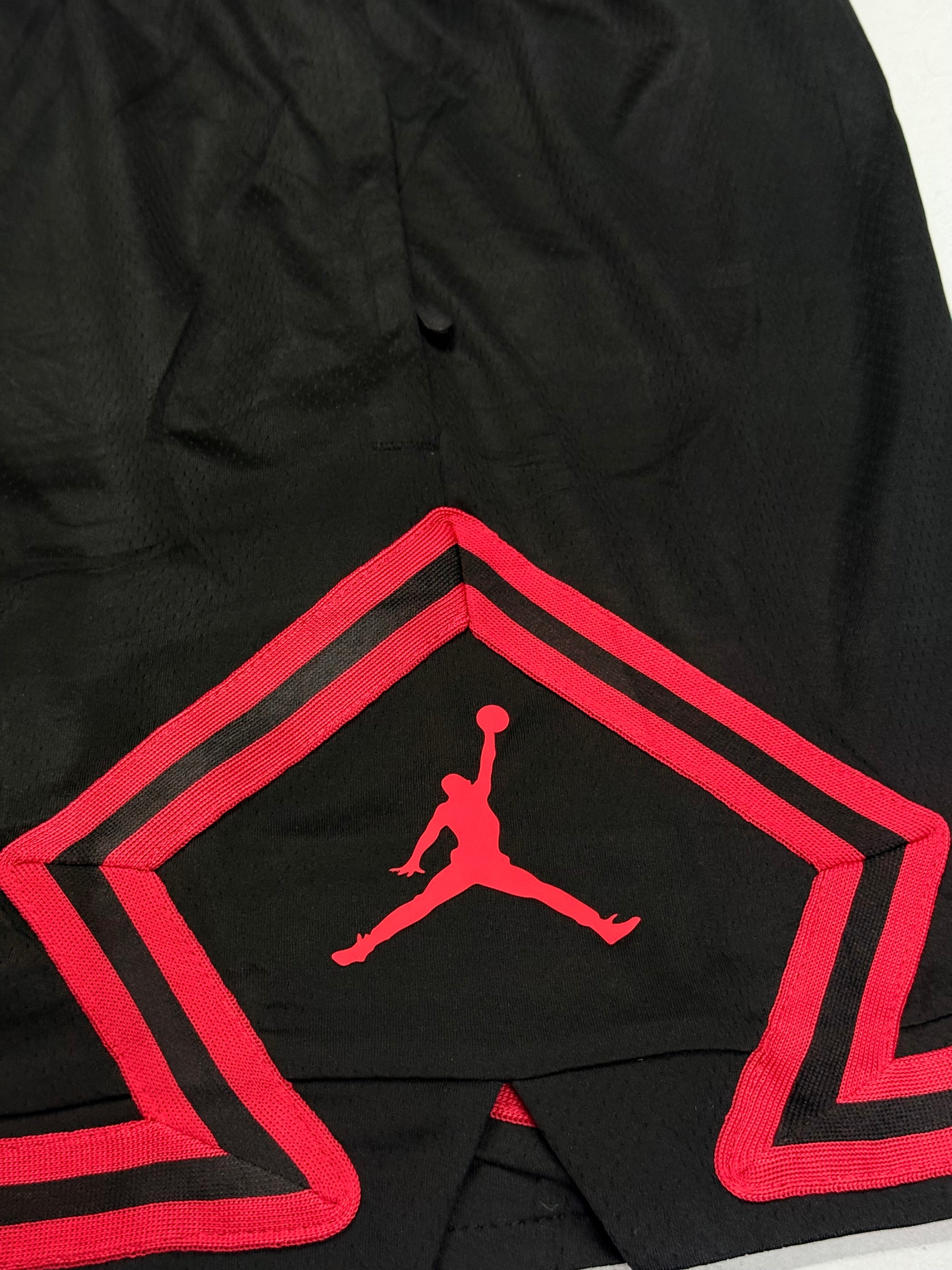 BERMUDA JRDN IMPORTADA - BLACK RED