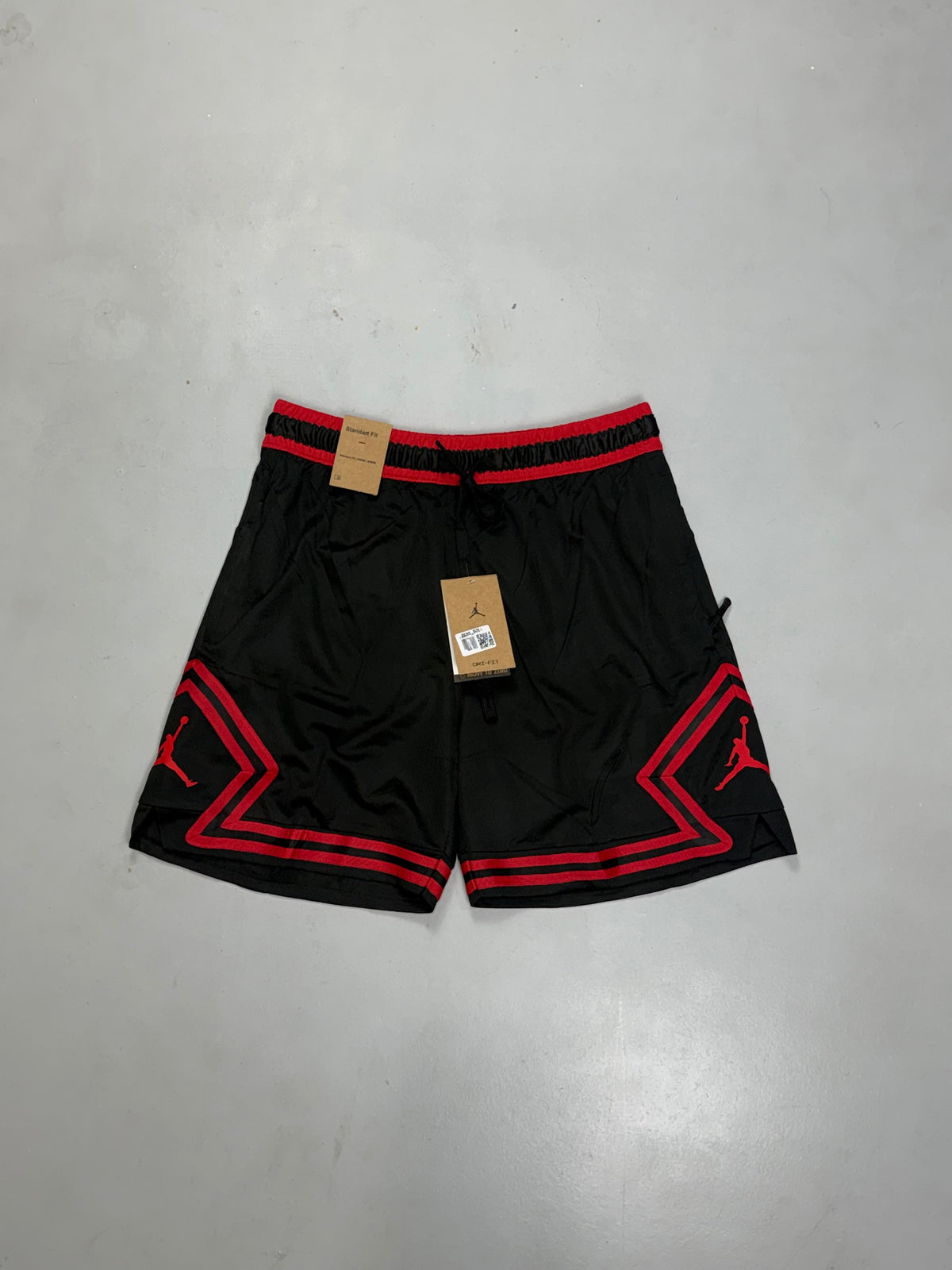 BERMUDA JRDN IMPORTADA - BLACK RED