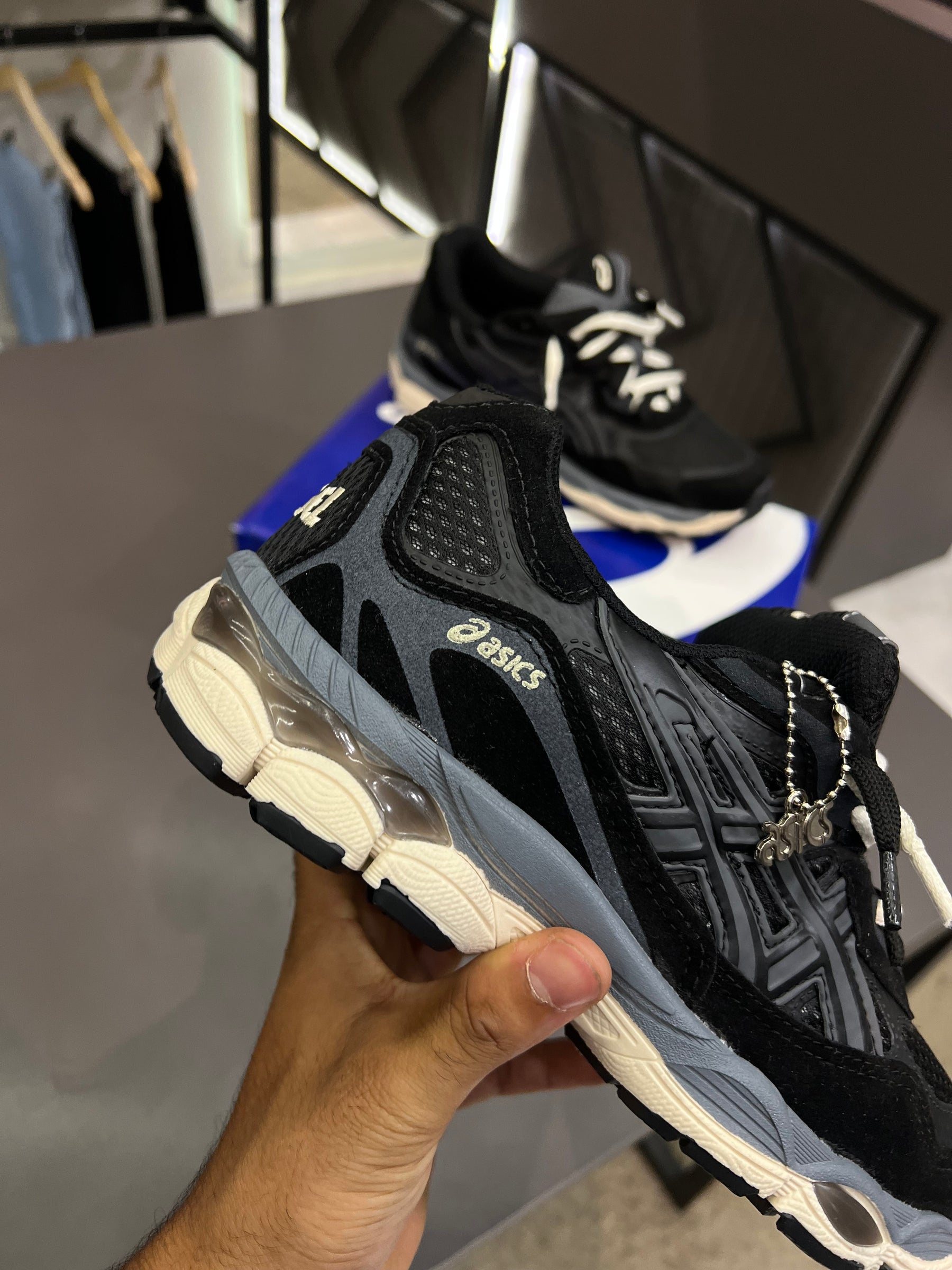 ASICS GEL NYC “PRETO OFF”