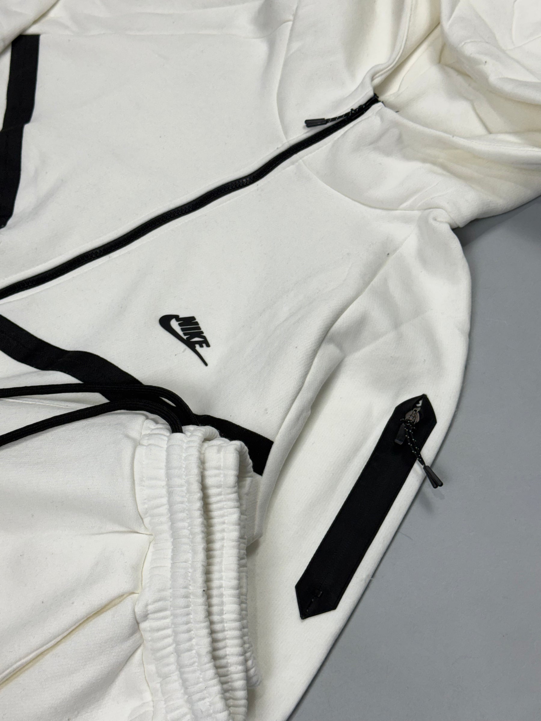 CONJUNTO TECH FLEECE - OFFWHITE