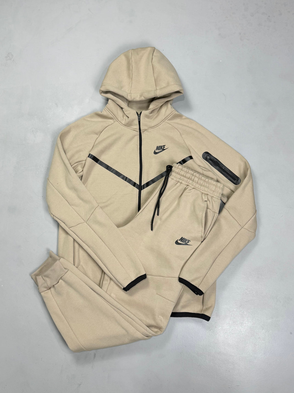 CONJUNTO TECH FLEECE - BEGE