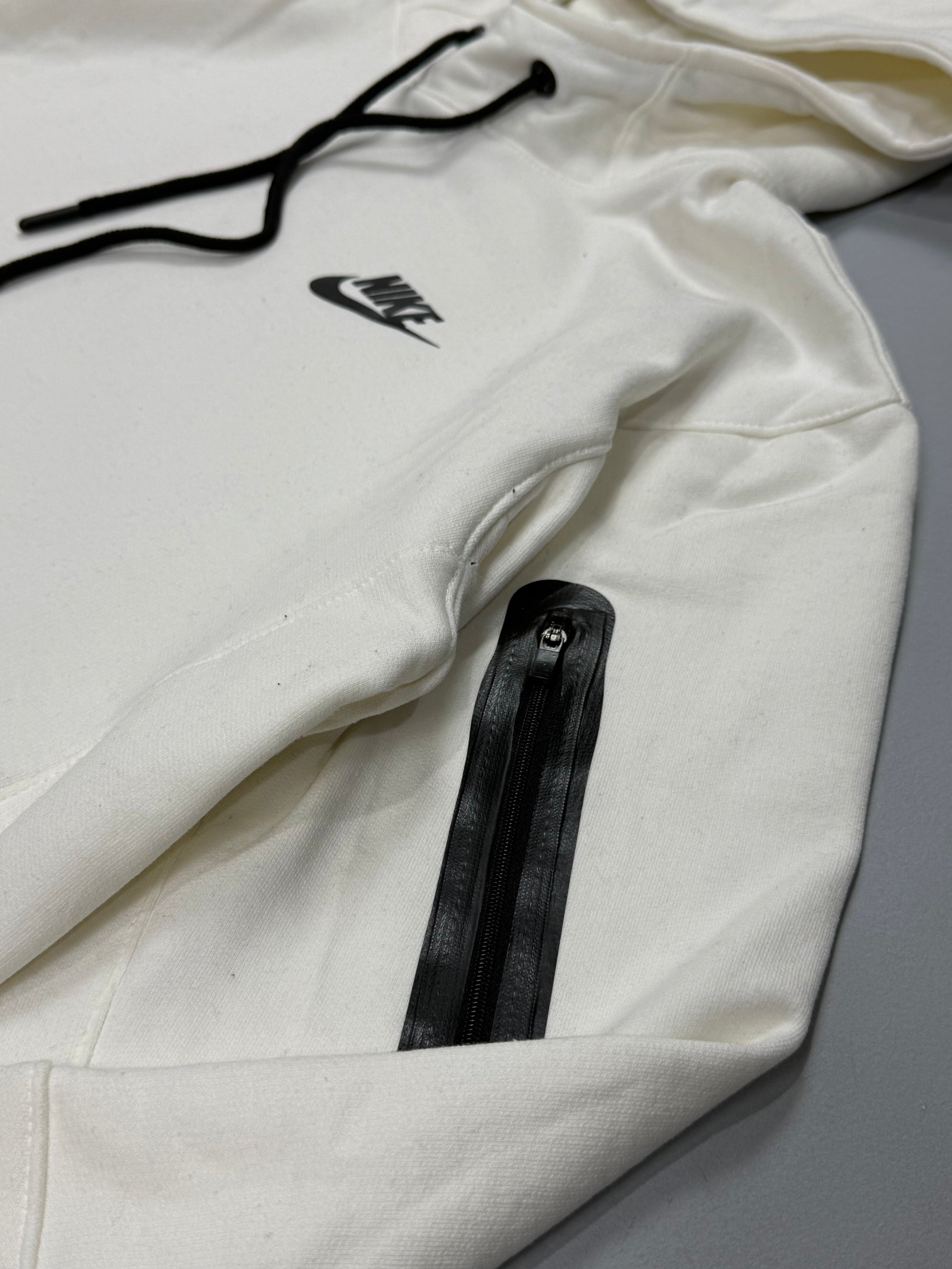 MOLETOM NK TECH - OFF WHITE