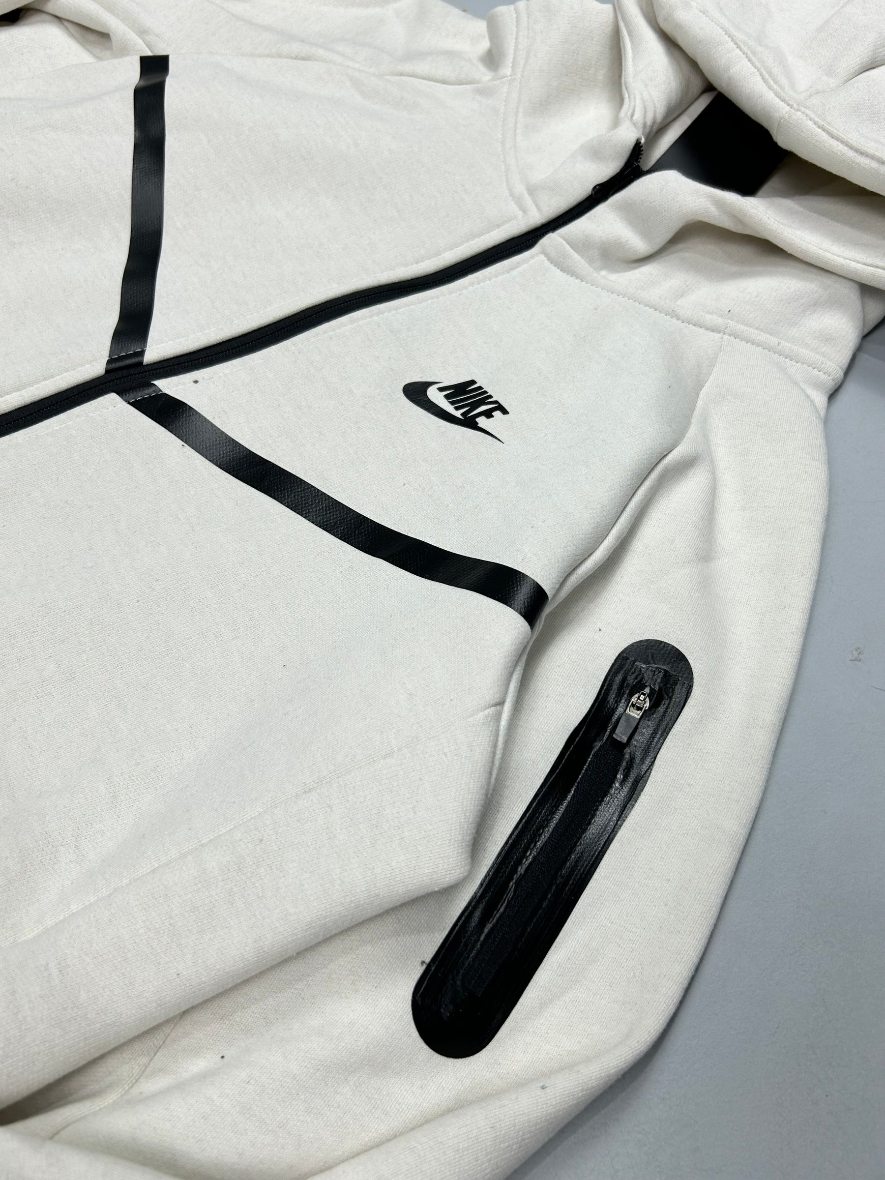 CONJUNTO TECH FLEECE - OFFWHITE