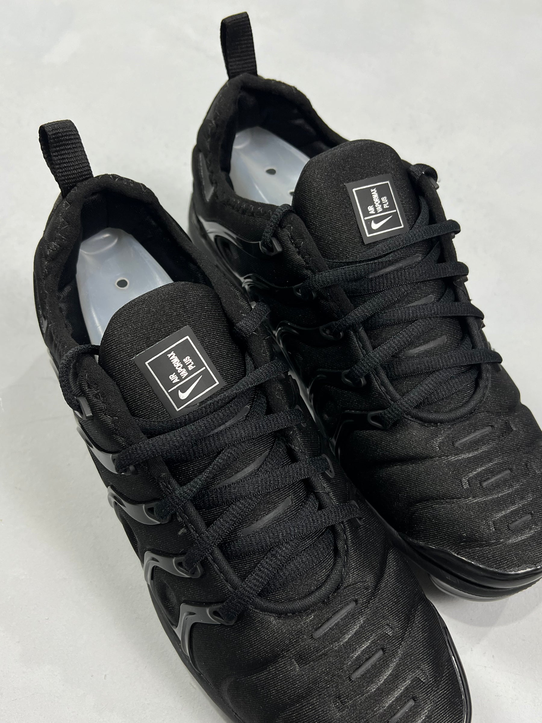 TÊNIS VAPOR MAX PLUS REFLETIVO PRETO