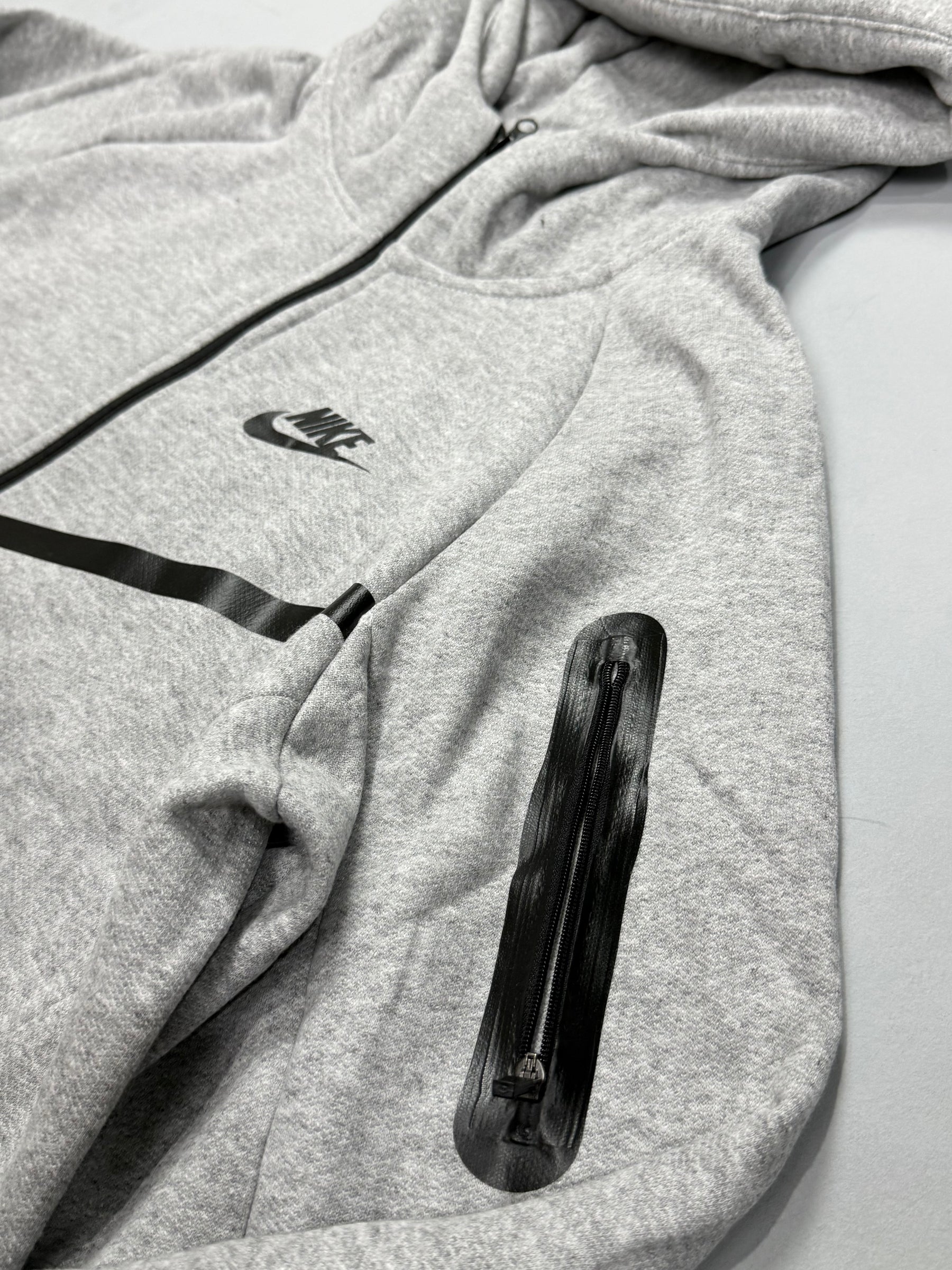 CONJUNTO NK TECH FLEECE - CINZA