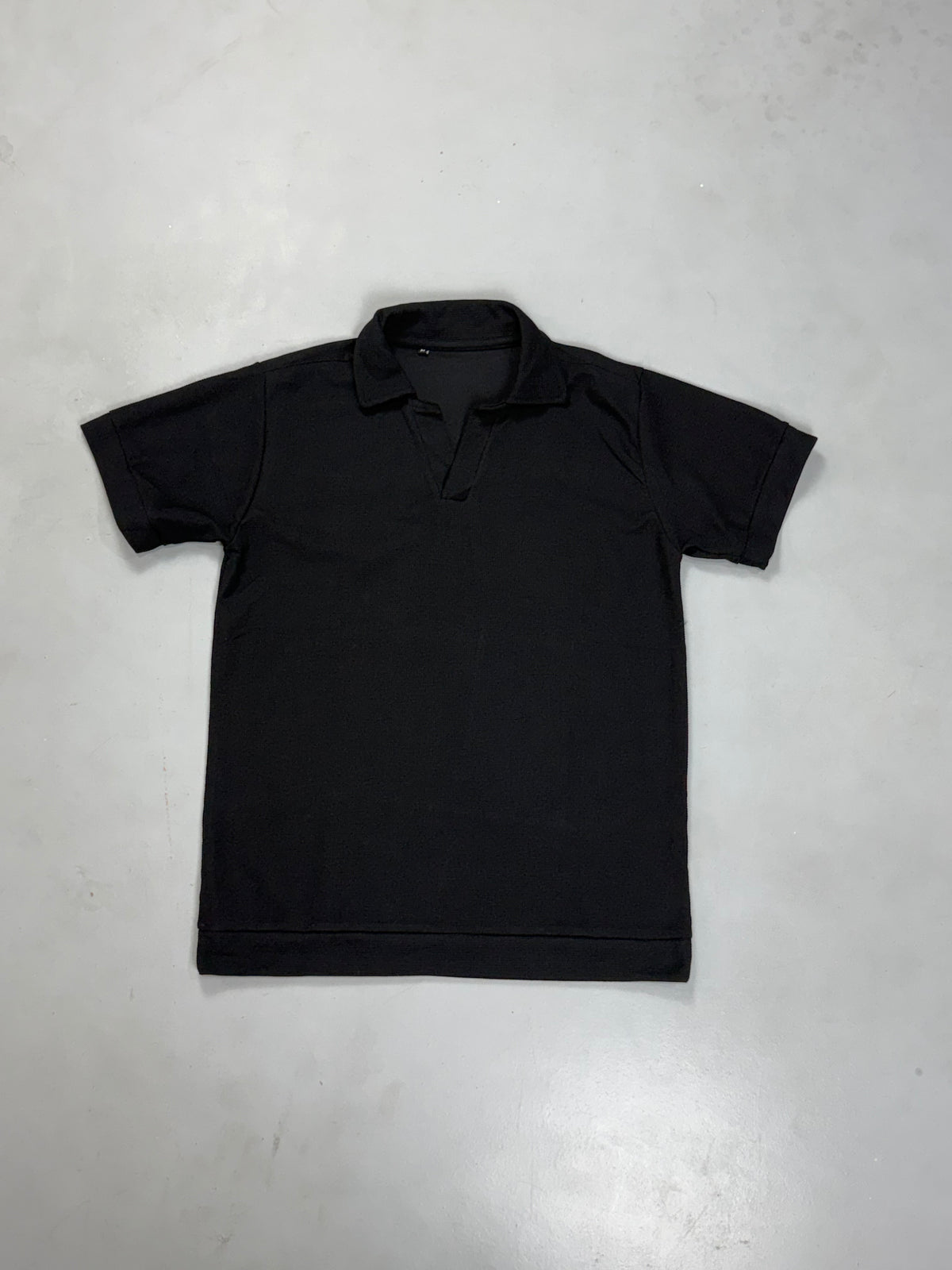 CAMISETA GOLA POLO LISA - PRETA