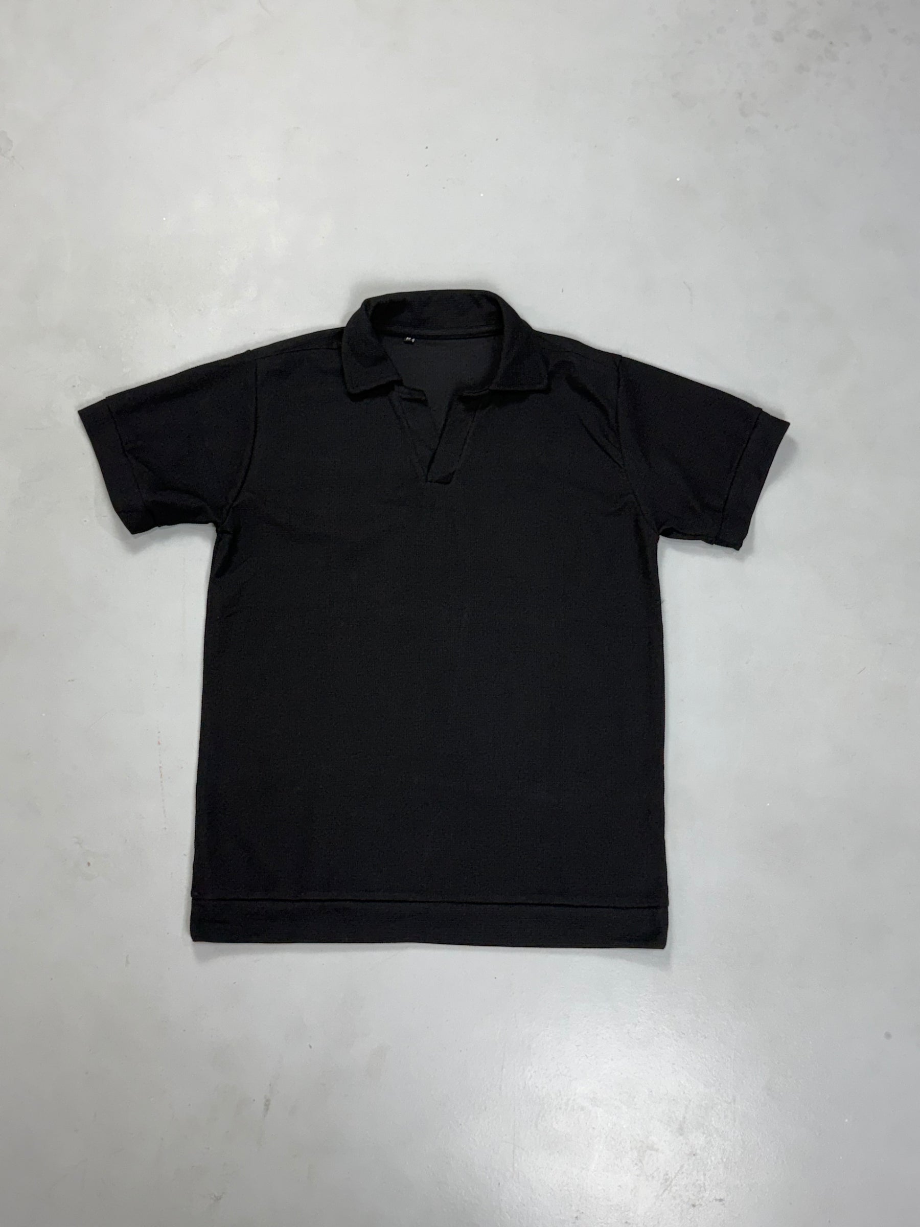 CAMISETA GOLA POLO LISA - PRETA