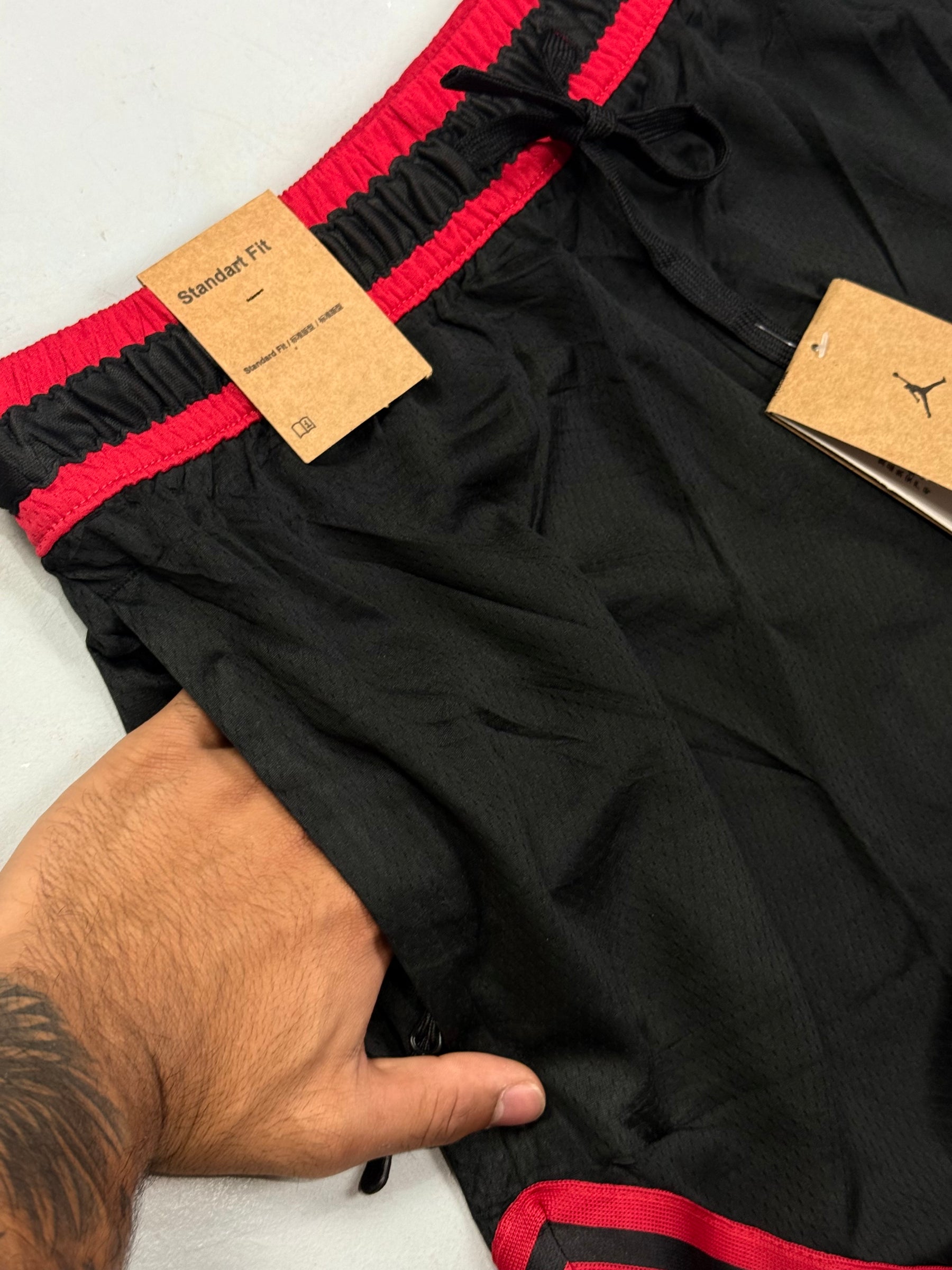 BERMUDA JRDN IMPORTADA - BLACK RED