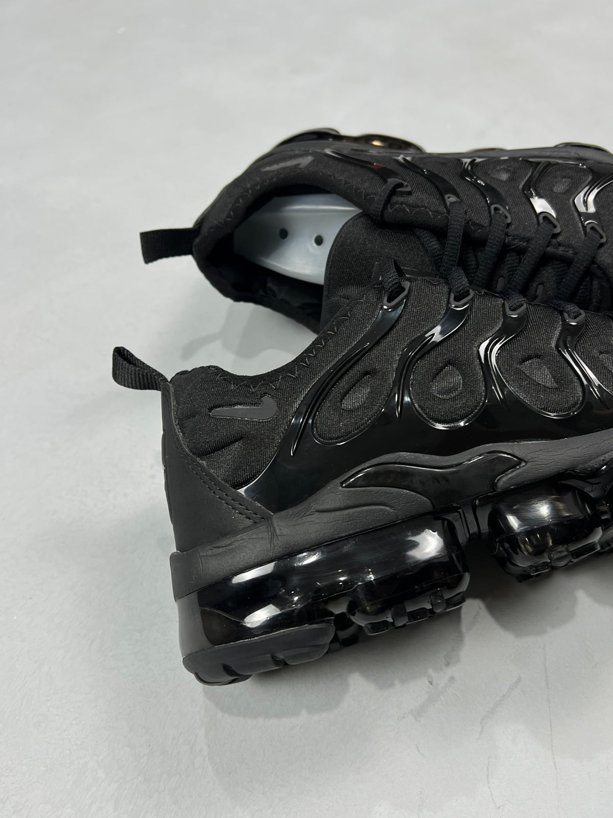 TÊNIS VAPOR MAX PLUS REFLETIVO PRETO
