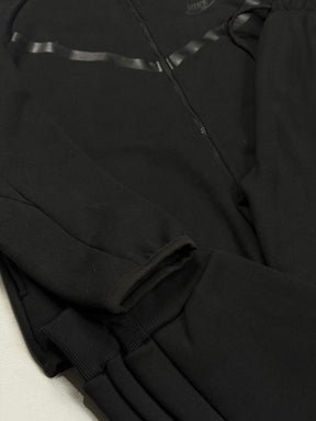 CONJUNTO NK TECH FLEECE - BLACK