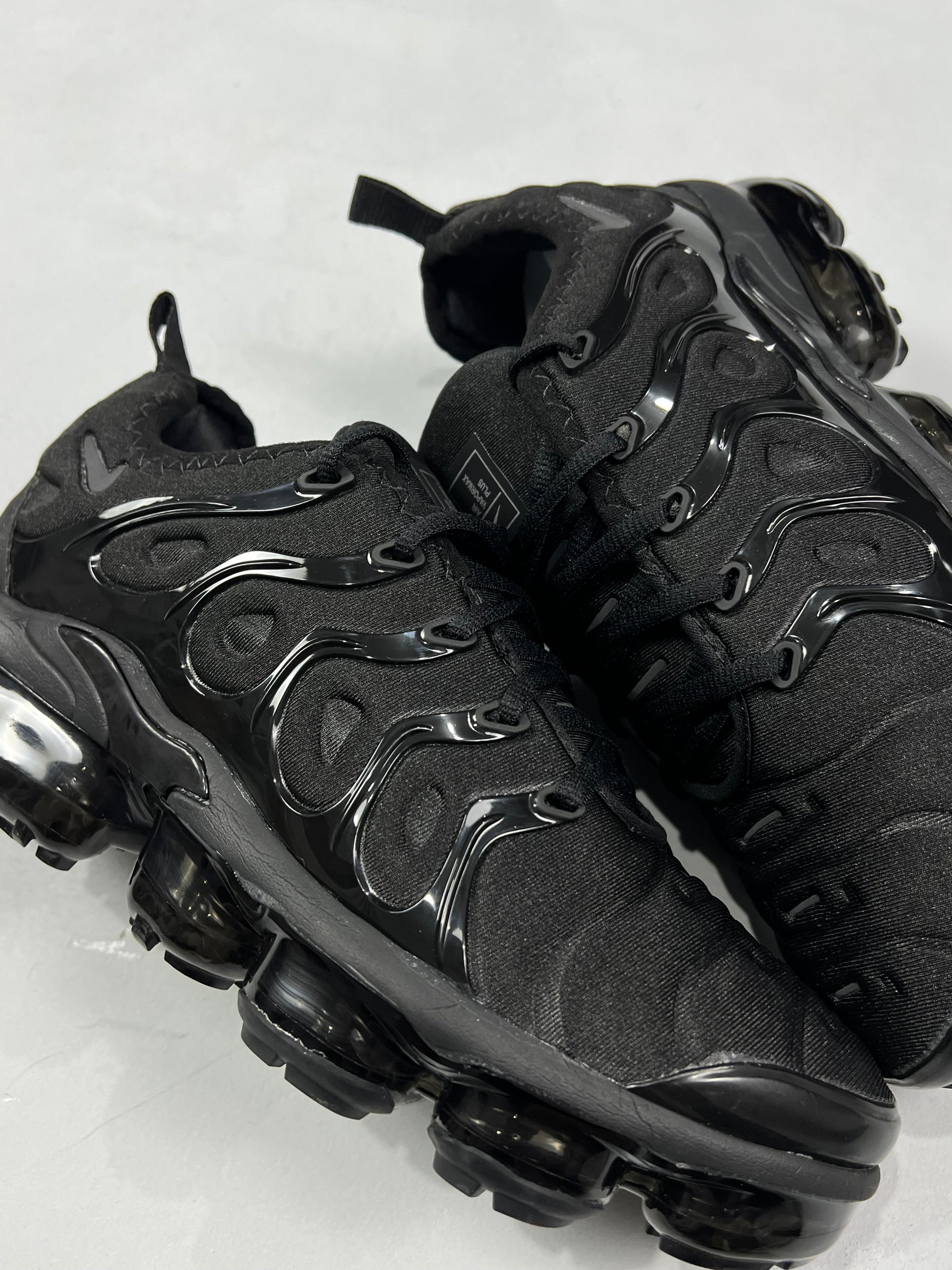 TÊNIS VAPOR MAX PLUS REFLETIVO PRETO