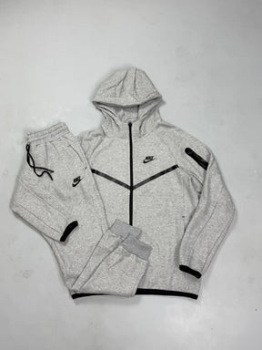 CONJUNTO NK TECH FLEECE - CINZA