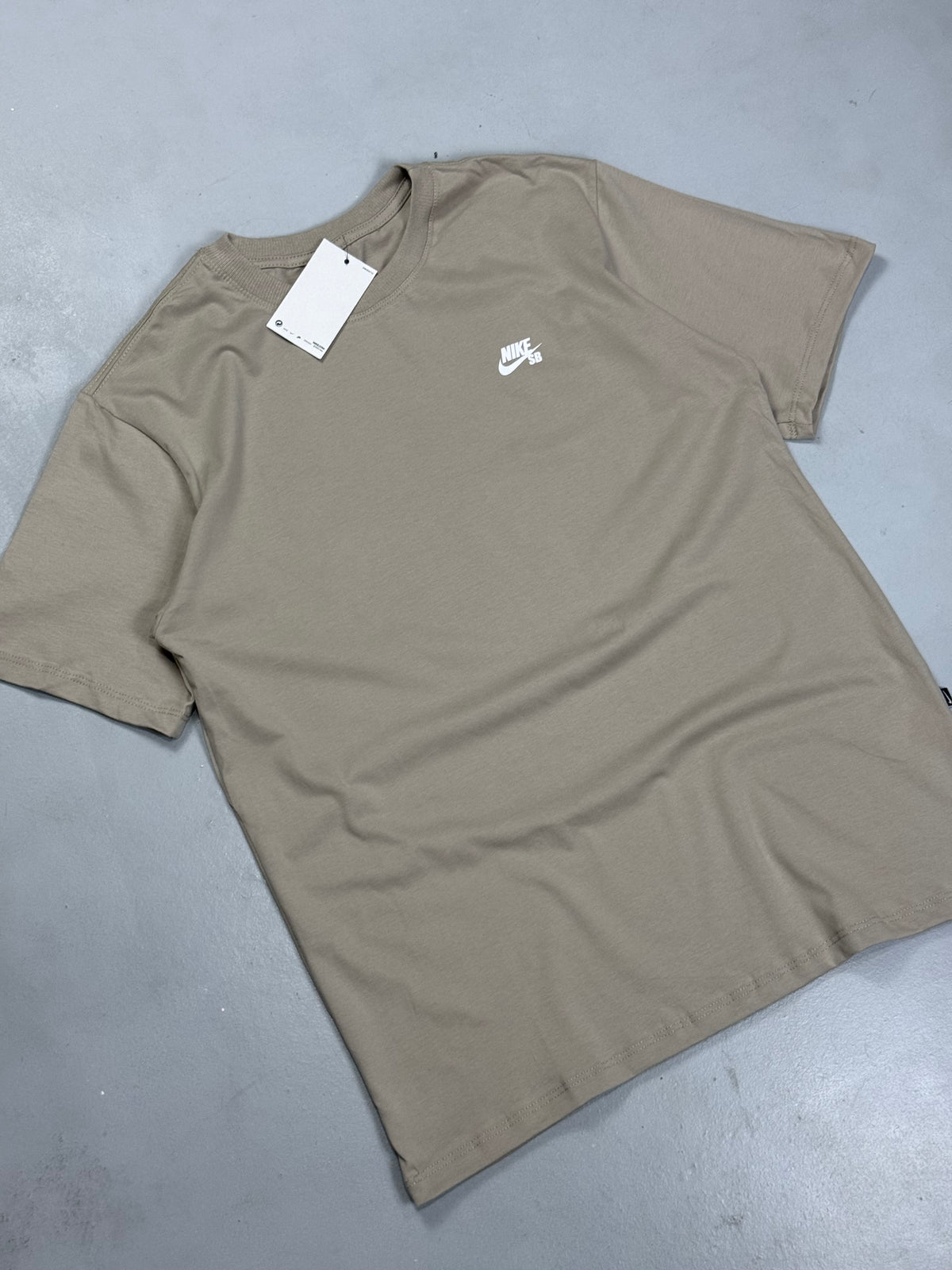 CAMISETA NK STREETWEAR - BEGE
