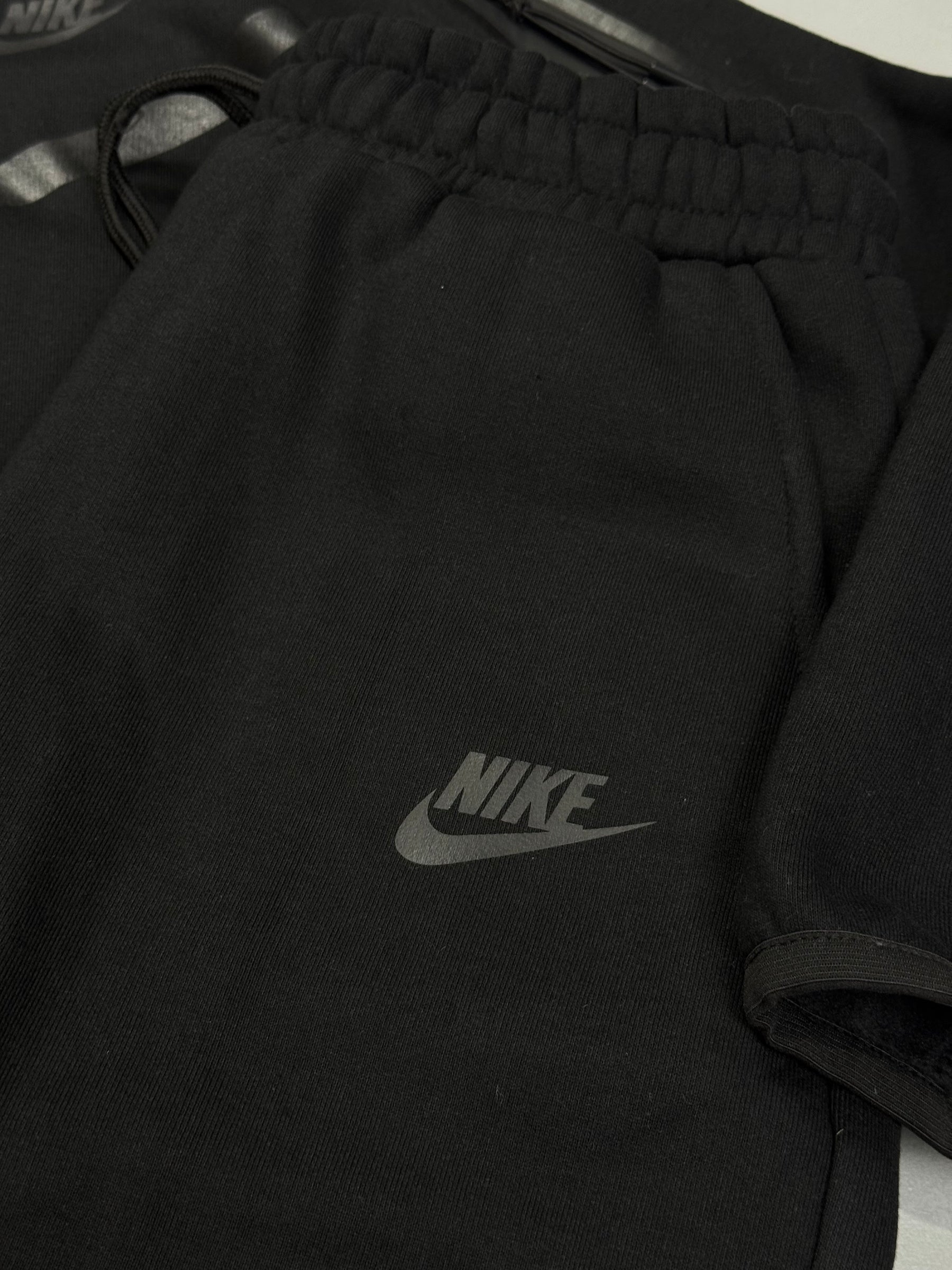 CONJUNTO NK TECH FLEECE - BLACK