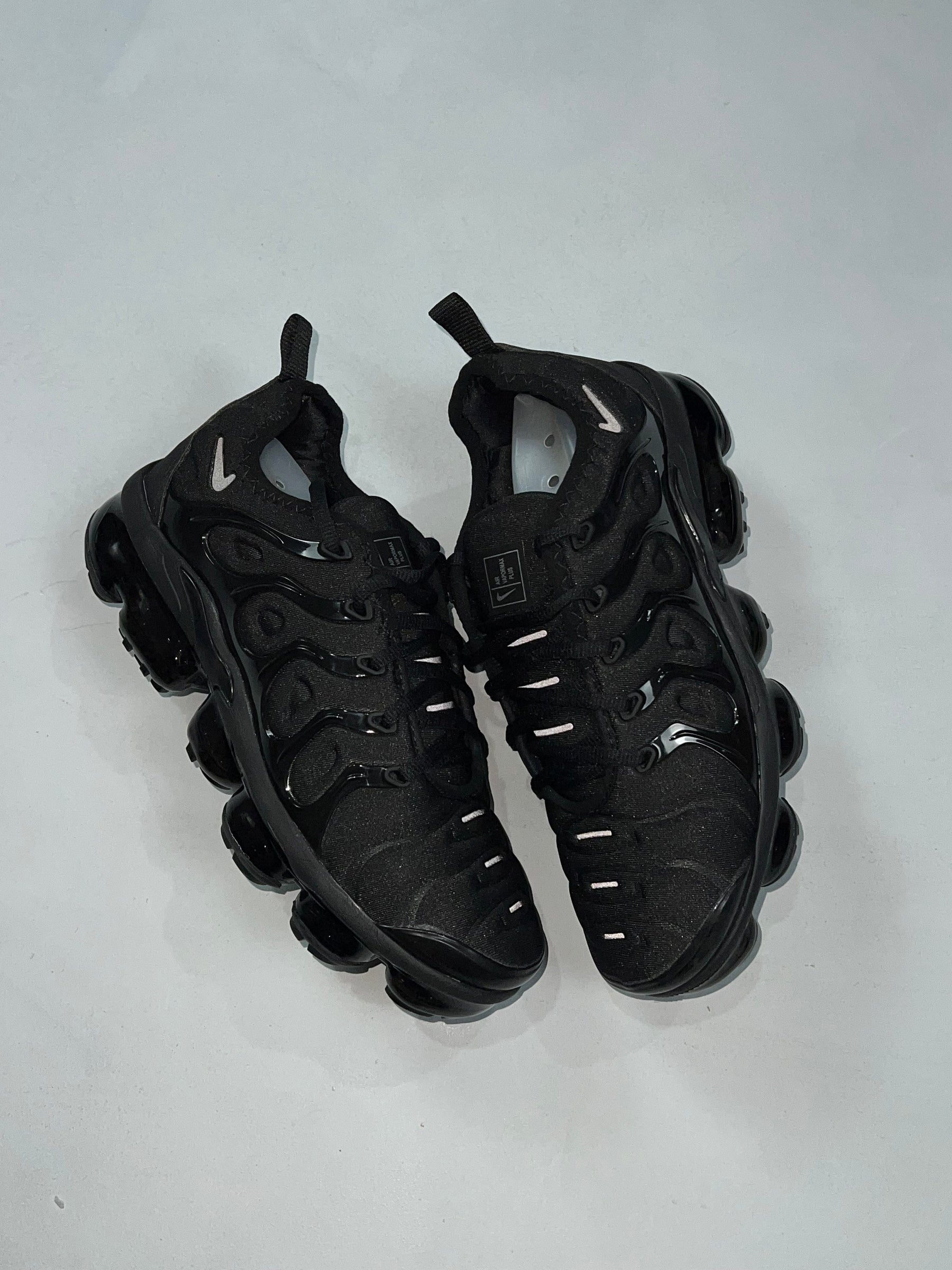 TÊNIS VAPOR MAX PLUS REFLETIVO PRETO