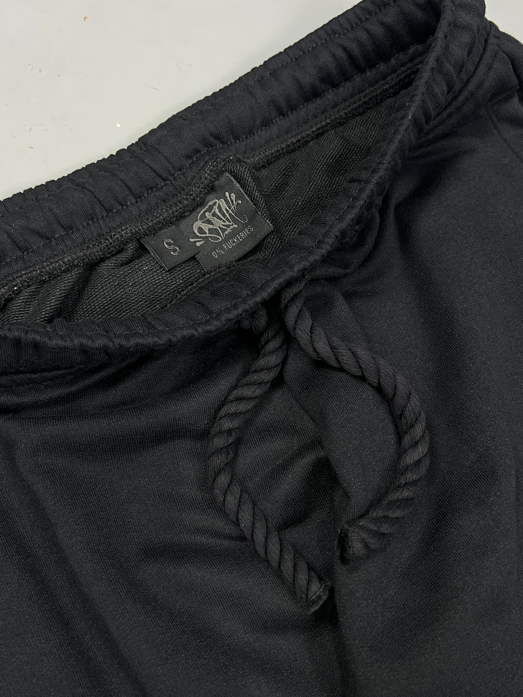 CONJUNTO SYNA WORLD LOGO - BLACK