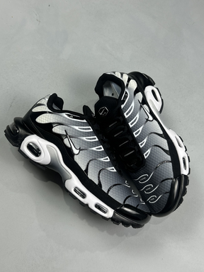 AIR MAX PLUS TN “METALLIC”