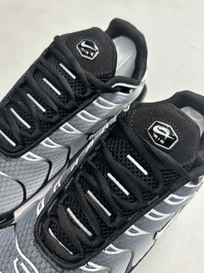 AIR MAX PLUS TN “METALLIC”