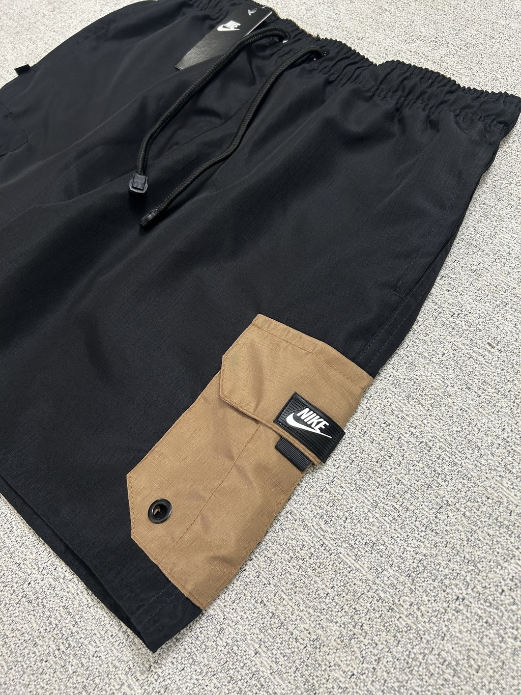 BERMUDA NK CARGO PRETO/BEGE