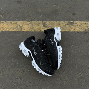 AIR MAX PLUS TN “BLACK WHITE”