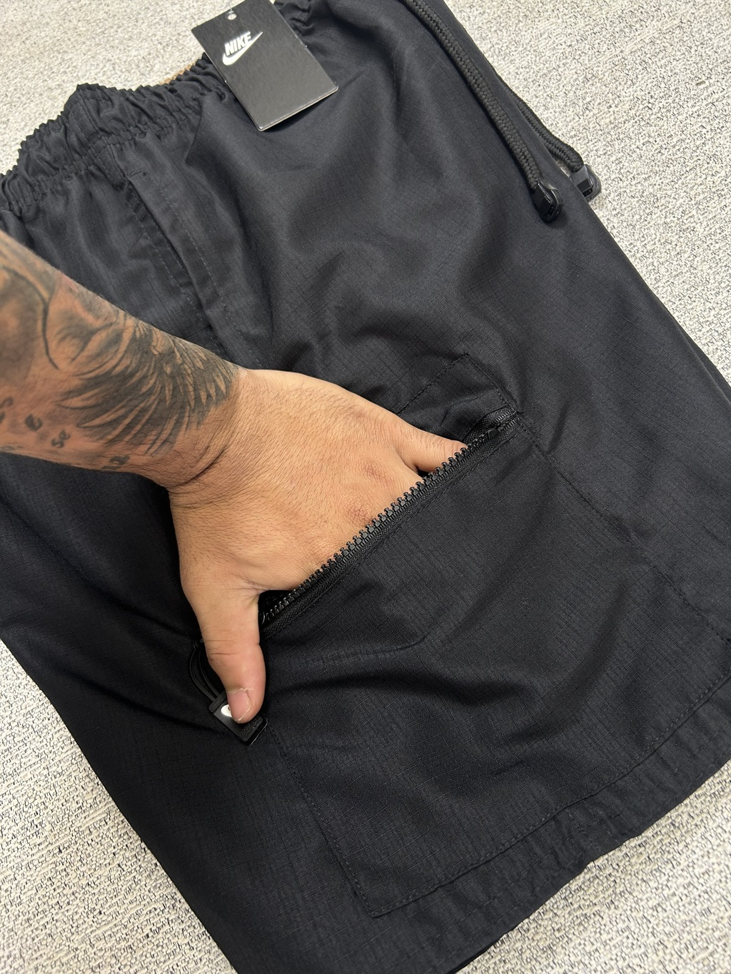 BERMUDA NK CARGO PRETO/BEGE