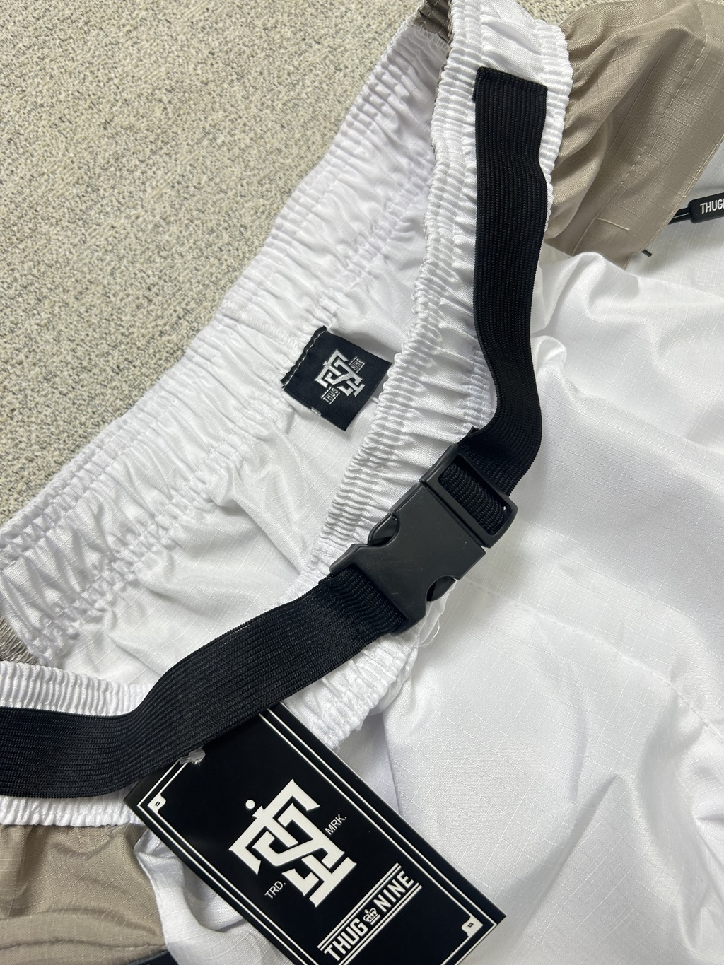 BERMUDA THUG9 WHITE BEGE