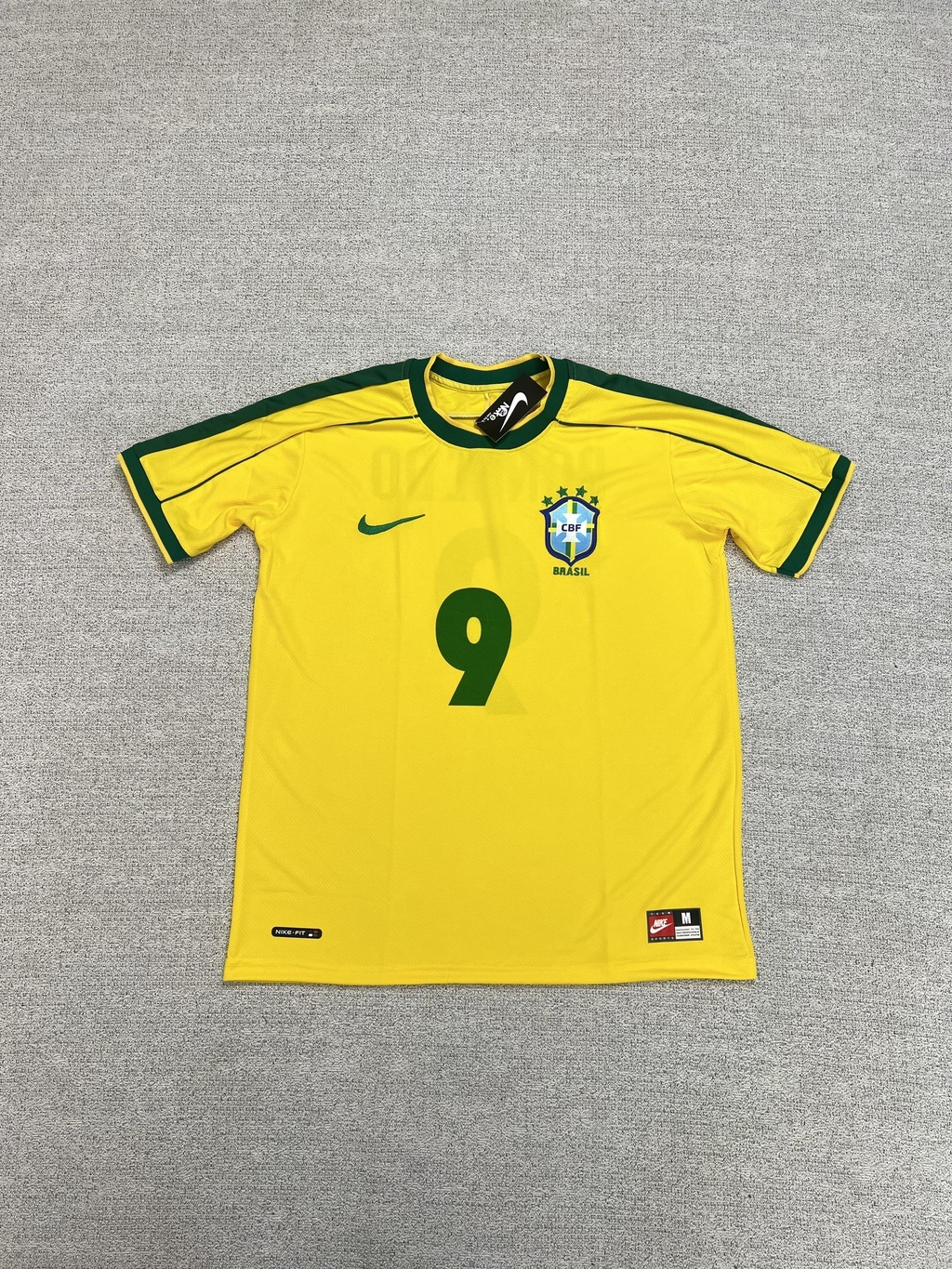 CAMISETA DE TIME RETRÔ